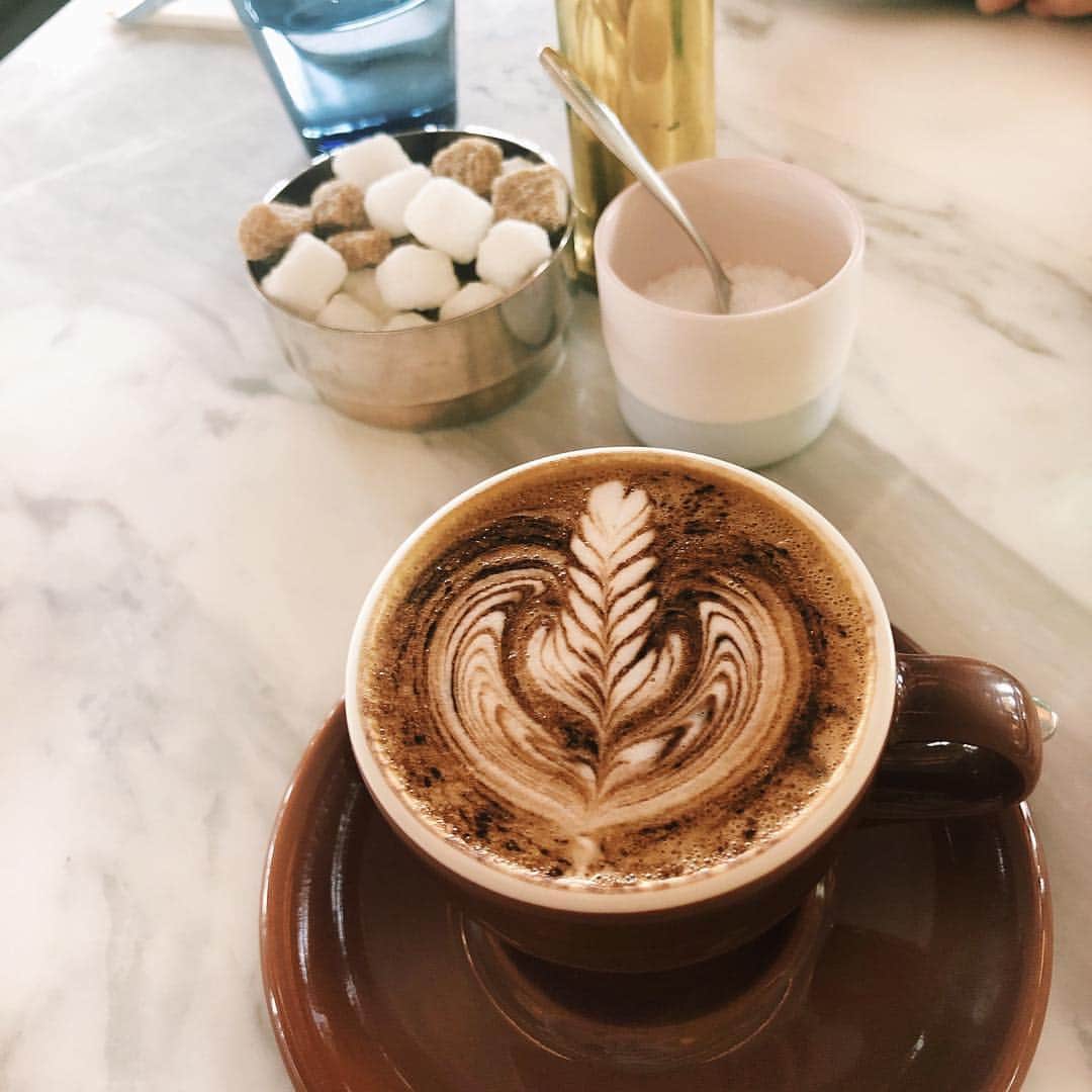 May Pakdee メイ パクディさんのインスタグラム写真 - (May Pakdee メイ パクディInstagram)「#cappuccino time needed 😌☕️ .カプチーノ💕 . . #coffee #coffeetime #cuppuccino #photooftheday #instagram #instapic #bills #tokyo #ginza #coffeeaddicts #コーヒー #お昼休みはいつもコーヒータイム☕️」5月27日 18時22分 - maypakdee
