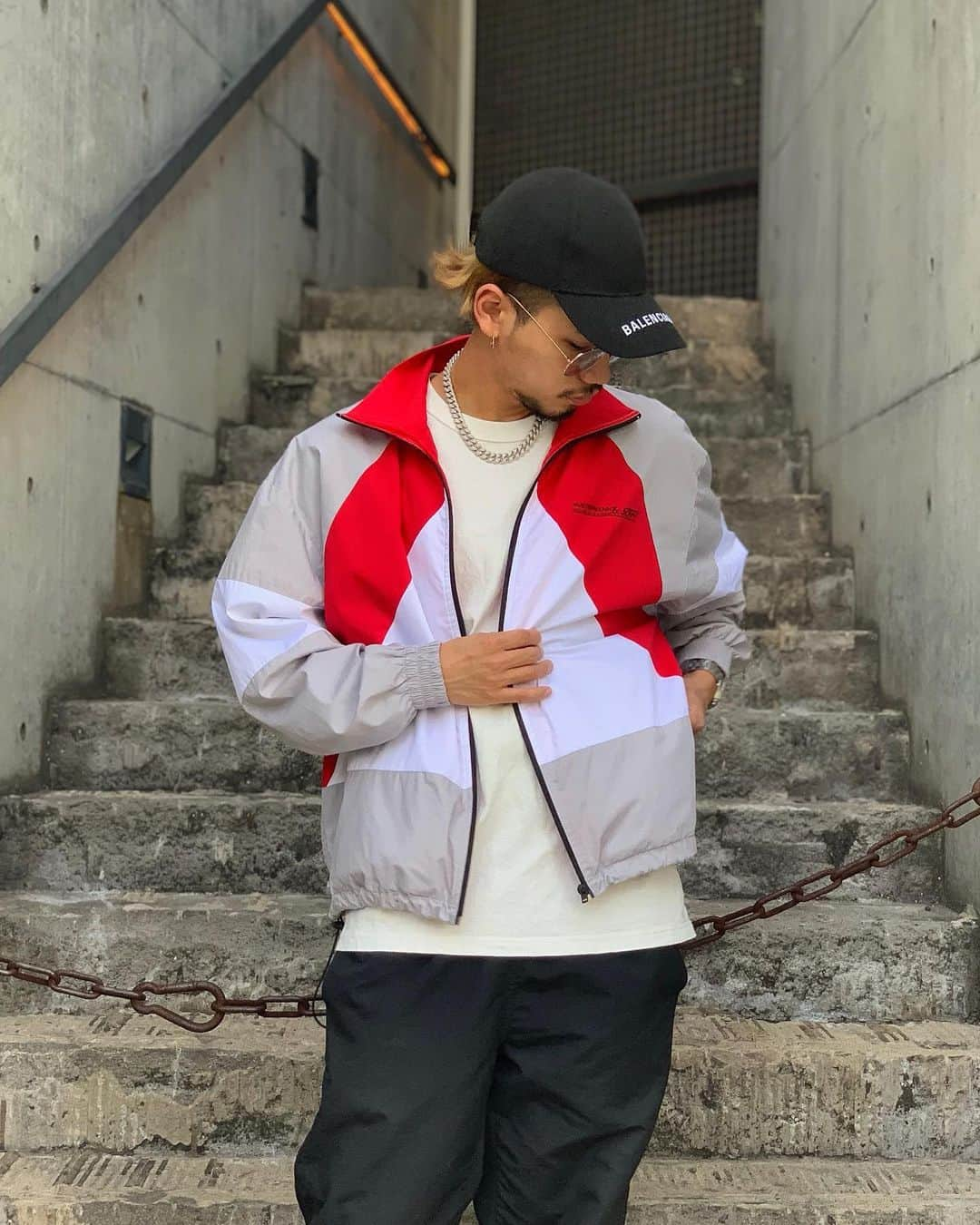 出井直助さんのインスタグラム写真 - (出井直助Instagram)「. 🇫🇷🇫🇷 〜 #OOTD 〜🇫🇷🇫🇷 . ● #dayoff . outer : #vetements cap : #balenciaga silver : #krkc . #OCEANTOKYOosaka#オーシャントーキョーオオサカ #大阪#美容室#大阪美容室#美容師#大阪美容師#出井直助」5月27日 18時22分 - ocean_naosuke