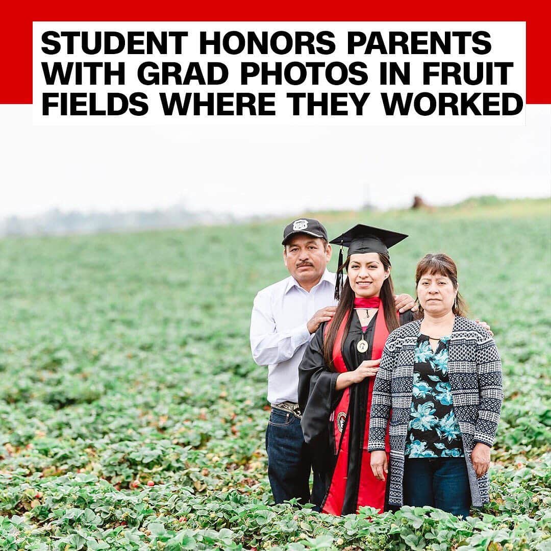 CNNさんのインスタグラム写真 - (CNNInstagram)「Erica Alfaro honored her parents in her graduation photos, standing in her cap and gown in the middle of the fruit fields where her mother still works. "With love I dedicate my master's to my parents. Their sacrifice to come to this country to give us a better future was well worth it," Alfaro said. Her parents are farmers who were never able to go to school, and she credits her mother's advice on education as her inspiration for going back to school. On May 19, Alfaro graduated from San Diego State University with a master's degree in education. She hopes the photos inspire people from the Latino community who face similar struggles. "These photos represent many of us," she said. "Our parents came to this country to give us a better life and we wouldn't be here without them." (📸: Infro Photography By Aldair Sanchez)」5月27日 18時36分 - cnn