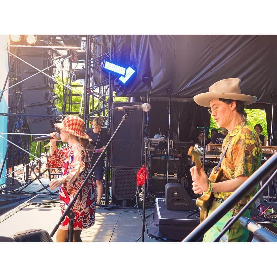 EGO-WRAPPIN'さんのインスタグラム写真 - (EGO-WRAPPIN'Instagram)「昨日は「GREENROOM」見に来て頂いたみなさんありがとうございました！ Blue Skyステージトップバッターで暑い中たくさんの方に集まって頂いて嬉しかったです！ ニューアルバムリリースツアーの初日（7/3）を横浜 yokohama bay hallにて行いますので、是非見に来てください。 @greenroomfestival  今週は「頂 -ITADAKI- 2019」で静岡に行きます！ 是非ご来場ください。 @itadaki_festival  #egowrappin #エゴラッピン #greenroom #greenroomfestival #赤レンガ倉庫 #頂2019 #itadaki2019 #吉田公園」5月27日 18時28分 - egowrappin_official
