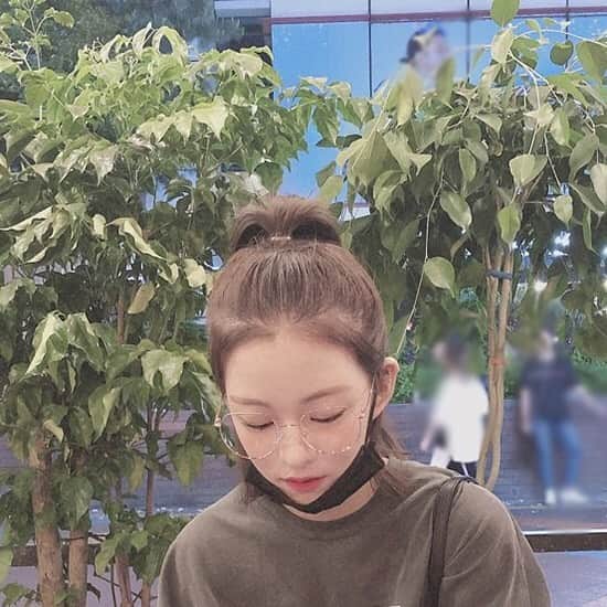 Mnetさんのインスタグラム写真 - (MnetInstagram)「⠀⠀⠀ 네가 없이 웃을 수 있을까 생각만 해도 눈물이 나 힘든 시간 날 지켜준 사람 이제는 내가 그댈 지킬 테니 ⠀⠀⠀ #채영 #폴킴님 #모든_날_모든_순간 #오늘처럼 #비오는날 #꼭들어보세요 #플로버들 #☘ #감수성 #폭발」5月27日 18時37分 - officialfromis_9
