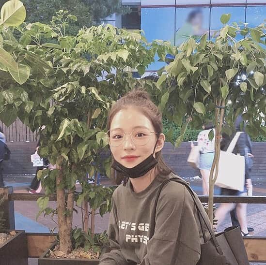 Mnetさんのインスタグラム写真 - (MnetInstagram)「⠀⠀⠀ 네가 없이 웃을 수 있을까 생각만 해도 눈물이 나 힘든 시간 날 지켜준 사람 이제는 내가 그댈 지킬 테니 ⠀⠀⠀ #채영 #폴킴님 #모든_날_모든_순간 #오늘처럼 #비오는날 #꼭들어보세요 #플로버들 #☘ #감수성 #폭발」5月27日 18時37分 - officialfromis_9