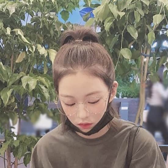 Mnetさんのインスタグラム写真 - (MnetInstagram)「⠀⠀⠀ 네가 없이 웃을 수 있을까 생각만 해도 눈물이 나 힘든 시간 날 지켜준 사람 이제는 내가 그댈 지킬 테니 ⠀⠀⠀ #채영 #폴킴님 #모든_날_모든_순간 #오늘처럼 #비오는날 #꼭들어보세요 #플로버들 #☘ #감수성 #폭발」5月27日 18時37分 - officialfromis_9