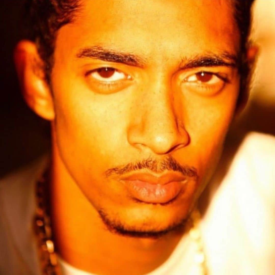 ゲームのインスタグラム：「#MarathonMonday as we wake, show appreciation & celebrate the lives of all the fallen soldiers nationwide..... let me carve out a section of your day to acknowledge & honor our own soldier “The Great Ermias “Nipsey Hussle” Asghedom. A soldier for the people. His people. He gave everything he was to the betterment of his neighborhood & city paving the way for a continuous streak of light, positivity & motivation in all of us to be better than we were before & after his passing. I can’t speak for everyone but from the energy I’ve witnessed in those around me & those I have daily interactions with on & off social media I can feel & see his spirit, strength & emanation everywhere. Some days I have moments where I yet again question why & how our brother was taken at a point in his life where he was on the pinnacle of reaching his true greatness & then I bring myself back to the understanding of life & it’s cycle. One day we will all parish as all living things must die & with that thought there is a spark that goes off in my mind that puts everything into perspective for me making it easier to see what my daily mission is. I guess for me, the only way to live is to be as loving & as positive as possible. And although I’m nowhere near perfect, I now have the tools to fight even the most negative days or situations. That, I can thank bro for. Our soldier, who gave his life in what I can only describe as a prophecy after knowing him personally & then getting to know him even more after his untimely demise. Wise beyond his years & just an amazing soul. I love you bro, I wish you were here & I am also in full assimilation of God’s plan. Switching gears, I also again want to give love to families that have lost soldiers in both the military & on the streets worldwide. To be forced from the world while fighting for something you believe in will never go unappreciated. #HappyMemorialDay #TheMarathonMostDefinitelyContinues 🏁」