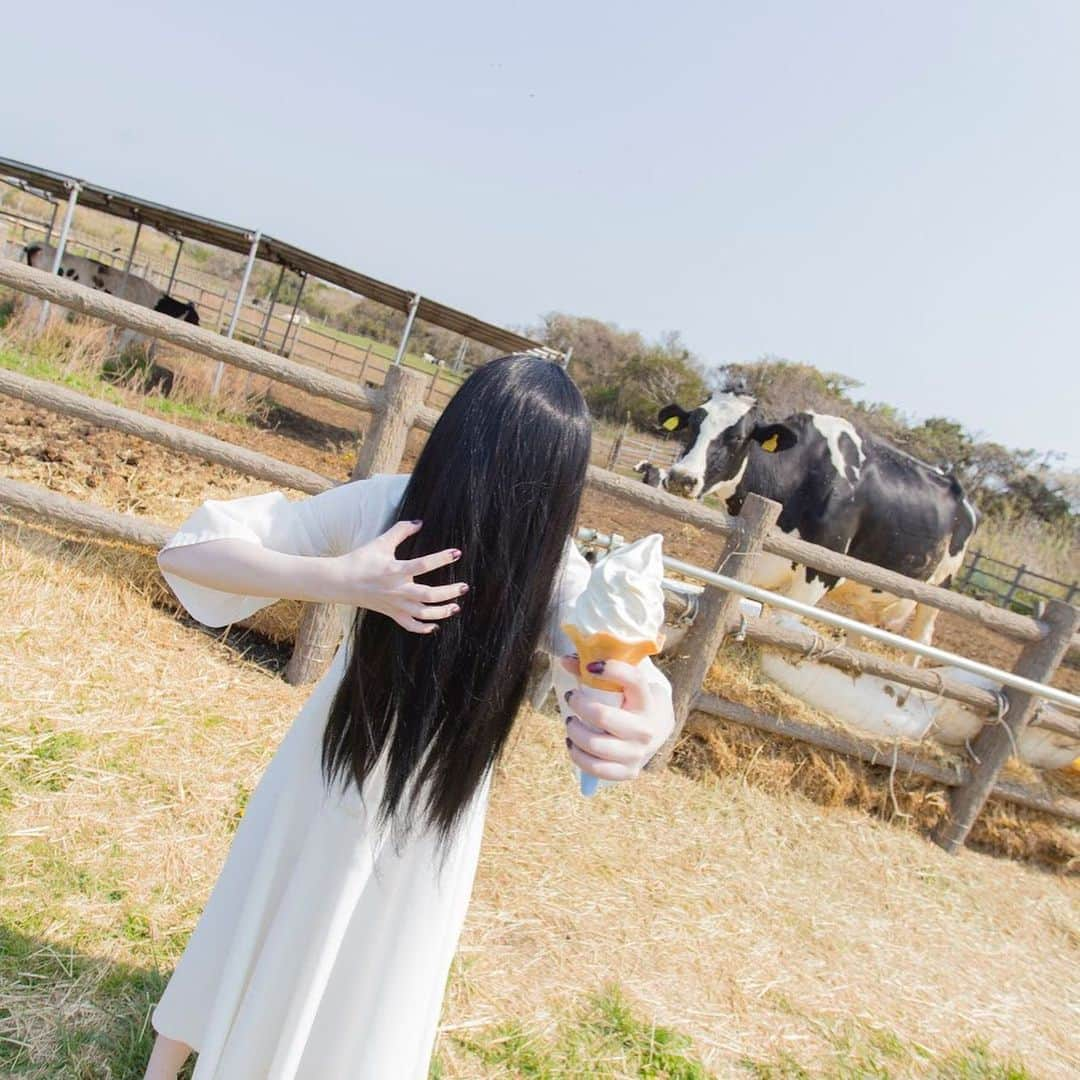 貞子のふらっと女子旅日記 〜撮って呪って進化して〜さんのインスタグラム写真 - (貞子のふらっと女子旅日記 〜撮って呪って進化して〜Instagram)「…今日も暑かった〜 もうほんと、井戸が蒸し風呂状態💦 みなさん、熱中症にならないよう水分補給を心がけましょうねッ！  #真夏日  #そんな日こそ #ホラー映画で涼もう #きっとcool #貞子 #大ヒット上映中  #彼女とデートなうに使っていいよ」5月27日 18時48分 - sadako_diary