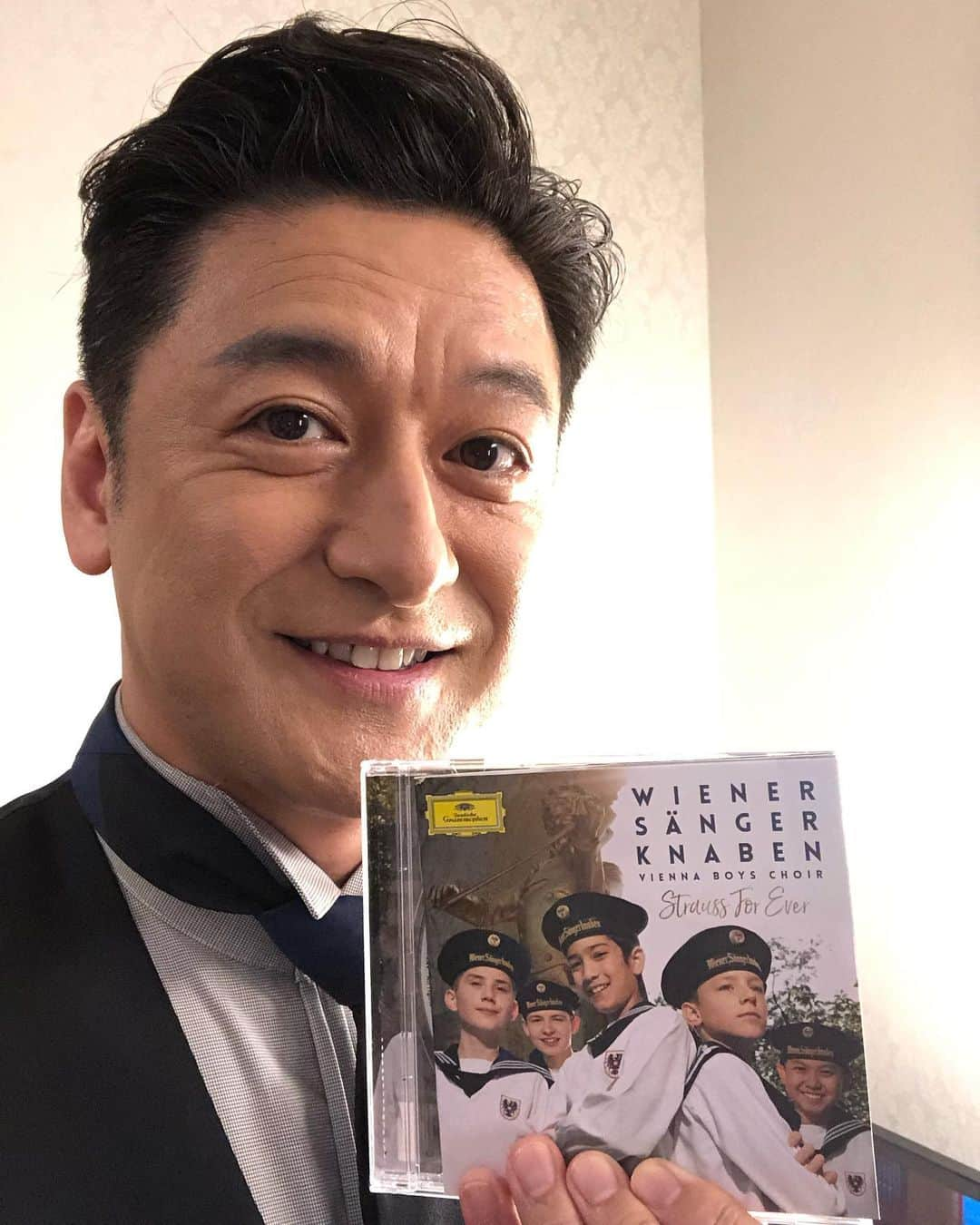 石丸幹二さんのインスタグラム写真 - (石丸幹二Instagram)「今日は 来日中の #ウィーン少年合唱団 の皆さんとお仕事です！ 天使の歌声ですよ #石丸幹二」5月27日 18時55分 - team_kanji_ishimaru