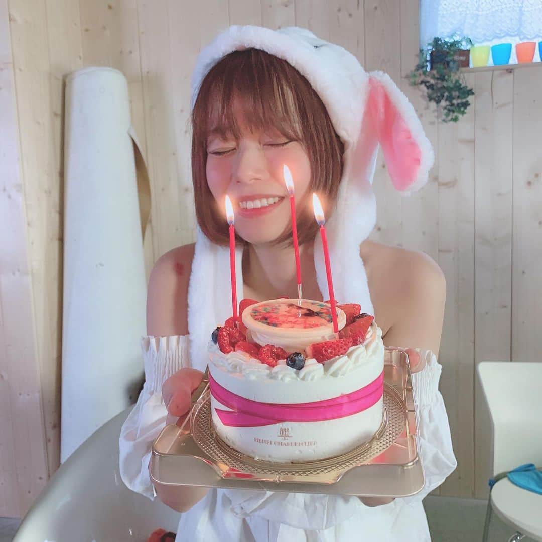 のインスタグラム：「今日はモーメント撮影会＆birthdayオフ会ありがとうございました🎉🎉🎉 みんなに祝ってもらえて本当に楽しかった😊そして、みんながもっと活躍して欲しいって言ってくれてうれしくなっちゃった❣️ たのしくてうれしくて思わず飲みすぎちゃいました❤️楽しい時間をありがとう✨これからもよろしくね！」