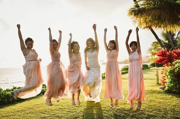 ハナユメさんのインスタグラム写真 - (ハナユメInstagram)「.﻿ JUMP!JUMP!JUMP!﻿﻿ ﻿ ピンクのドレスで揃えたブライズメイドたちがとってもかわいい💗﻿﻿ ﻿ 自分だけではなく、仲良しなお友達たちと一緒にドレスアップすれば楽しさが倍増！✨﻿﻿ ﻿ チーム感・統一感が出て、素敵な写真がいっぱい残せちゃいそうですね！﻿﻿ ﻿ 素敵な思い出が出来るブライズメイドのアイデアを取り入れてみてはいかがでしょうか？♡﻿ ﻿ ﻿ Photo by @acamel76さん﻿ ﻿ 【#プレハナユメ #卒ハナユメ】にあなたのお気に入り写真をpostしてください♡﻿ ﻿ このアカウント内で紹介させていただくことがあります。⠀﻿ ﻿ ﻿ #hanayume #ハナユメ #ハナユメフォトウェディング﻿ #令和婚 #結婚式 #結婚式ドレス #結婚式準備﻿ #ウェディング #ウェディングフォト #ウェディングレポ﻿ #ピンクドレス #ブライダルフォト #ブライダル﻿ #ガーデンウェディング #ナチュラルウェディング﻿ #大人ナチュラル #花のある暮らし #新郎新婦﻿ #ロケーションフォト #ナイトウェディング #ブライズメイド﻿ #ガーデンウェディング #Bridesmade #ウェディングブーケ﻿ #ドライフラワーブーケ #花嫁ヘアメイク #花嫁diy」5月27日 19時10分 - hanayume_wedding
