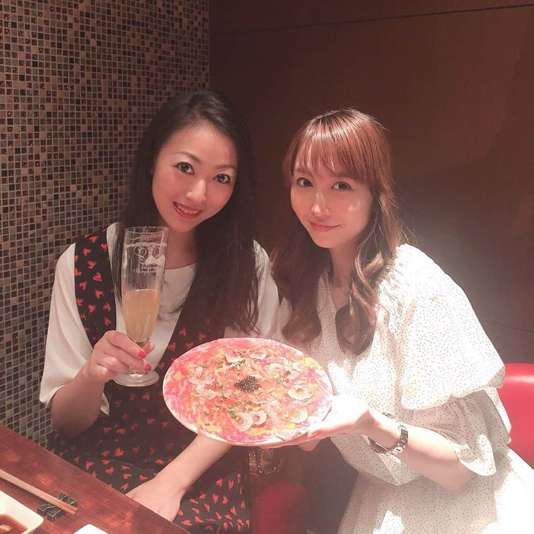 長久梨那さんのインスタグラム写真 - (長久梨那Instagram)「． kintanで焼肉❤️ このトリュフとキャビアの贅沢ユッケがめっちゃおいしかった😍💓 まだレバ刺しが食べられた頃、金舌のレバ刺し好きだったなぁ💕💕 また食べたい。。 #焼肉 #kintan #金舌 #ユッケ #トリュフ #キャビア #フォアグラ #三大珍味 #牛タン #レバ刺し #グルメ #東京 #恵比寿 #東京グルメ #グルメ女子 #グルメ情報 #食べスタグラム #フォローミー #japan #girl #girls #japanesegirl #japanesefood #japanesegourmet #gourmet #yakiniku #instagourmet #instagood #instadaily #followme」5月27日 19時02分 - rinanagahisa