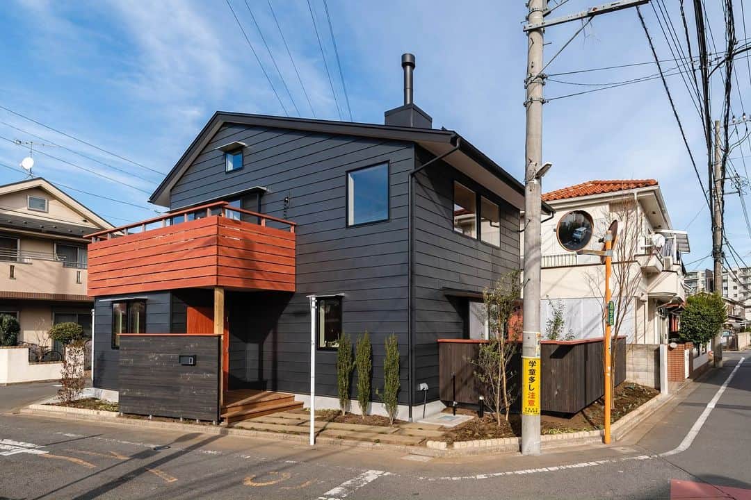 岡庭建設株式会社さんのインスタグラム写真 - (岡庭建設株式会社Instagram)「･････････････････････････････････﻿﻿﻿﻿﻿﻿﻿ ﻿﻿﻿﻿ 【 おかにわの#モデルハウス 】﻿﻿ ﻿﻿ ﻿﻿ モデルハウス、木バコ_ゼロエミ C号棟。﻿﻿ ﻿﻿ 東京にいながら別荘暮らし、 はじめませんか？♩ ﻿ ﻿ ちなみにこちら販売中です〜。﻿ ﻿﻿ ご覧になりたい方は﻿﻿ イベントページまたはお電話にてどうぞ！﻿﻿ ﻿﻿﻿﻿ ･････････････････････････････････﻿﻿﻿﻿﻿﻿﻿﻿﻿﻿ ﻿﻿﻿﻿﻿﻿﻿﻿﻿﻿ photo：#岡庭建設_木バコゼロエミ  撮影：渡辺カメラマン﻿﻿﻿﻿﻿﻿﻿﻿﻿﻿ 詳しくはこちら▶︎ @okaniwastyle ﻿﻿﻿﻿﻿﻿﻿﻿﻿﻿ ﻿﻿﻿﻿﻿﻿﻿﻿﻿﻿ #岡庭建設﻿﻿﻿﻿﻿﻿﻿﻿﻿﻿ #okaniwastyle﻿﻿﻿﻿﻿﻿﻿﻿﻿﻿ ﻿﻿﻿﻿﻿﻿﻿﻿﻿﻿ ･････････････････････････････････﻿﻿﻿﻿﻿﻿﻿﻿﻿﻿ ﻿﻿﻿﻿﻿﻿﻿﻿﻿﻿ #西東京市 の #工務店﻿﻿﻿﻿﻿﻿﻿﻿﻿﻿ #注文住宅 や #分譲住宅﻿﻿﻿﻿﻿﻿﻿﻿﻿﻿ #自然素材の家 #無垢材 #木の家 #木造住宅 ﻿﻿﻿﻿﻿﻿﻿﻿﻿﻿ #住宅デザイン #デザイン住宅 #新築一戸建て ﻿﻿﻿﻿﻿﻿﻿﻿﻿﻿ #家づくり #マイホーム ﻿﻿﻿#マイホーム計画 ﻿﻿﻿﻿﻿﻿﻿ #施工事例 ﻿﻿ #外観デザイン﻿﻿﻿﻿ #シンプルな暮らし﻿﻿﻿﻿﻿ ﻿﻿﻿﻿﻿ 〜施工範囲〜﻿﻿﻿﻿﻿ 西東京市をはじめ #練馬区 #武蔵野市 などなど﻿﻿﻿﻿﻿ ﻿﻿﻿﻿﻿﻿ #architecture #galvalume﻿﻿﻿ #ガルバリウムの家 #ガルバリウム外壁 ﻿﻿﻿﻿﻿﻿ #ガルバリウム #japanhouse」5月27日 19時07分 - okaniwastyle