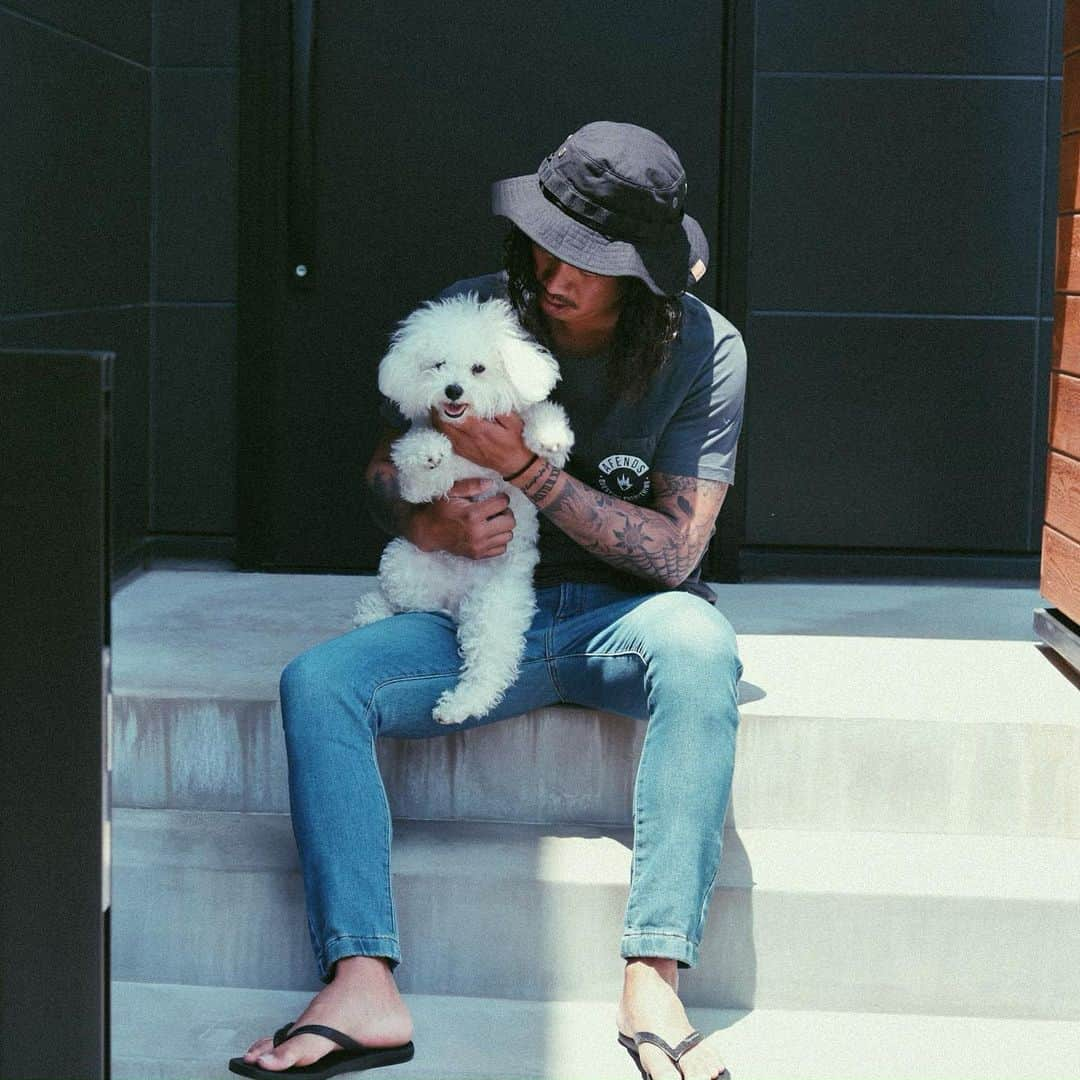 yoshiyaさんのインスタグラム写真 - (yoshiyaInstagram)「2019/05/27☀️ ㅤㅤㅤㅤㅤㅤㅤㅤ 休日の散歩服🐕 Holiday walk clothes ㅤㅤㅤㅤㅤㅤㅤㅤ ㅤㅤㅤㅤㅤㅤㅤㅤ 👖ストレッチがきいてるから永遠に散歩できる…嘘です それ位履きやすい👌 ㅤㅤㅤㅤㅤㅤㅤㅤ 販売日は5月27日(月)19時〜 now on sale ↓↓↓↓↓↓↓ @thesecret_2019  ㅤㅤㅤㅤㅤㅤㅤㅤ  ㅤㅤㅤㅤㅤㅤㅤㅤ ㅤㅤㅤㅤㅤㅤㅤㅤ #Afends#mensfashion#mensstyle#followme#l4l#portofcall#メンズファッション#ファッション#コーデ#コーディネート#MS組合#ビションフリーゼ#BichonFrise」5月27日 19時19分 - 448_style