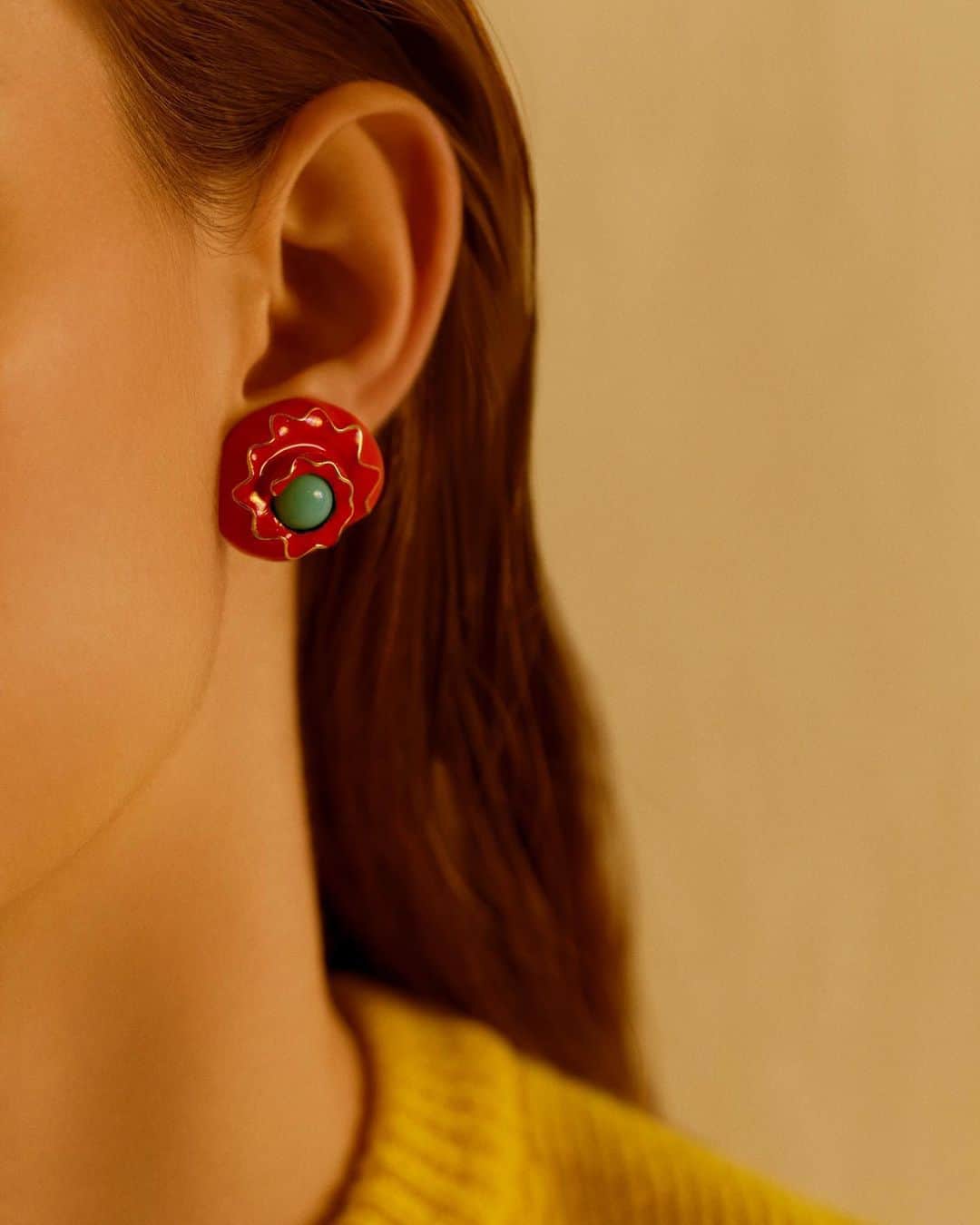 オーレリービダマンのインスタグラム：「Niki earrings, a nod to Niki de Saint Phalle’s sculptural muses 🎈#aureliebidermann #nikidesaintphalle #inspiration」
