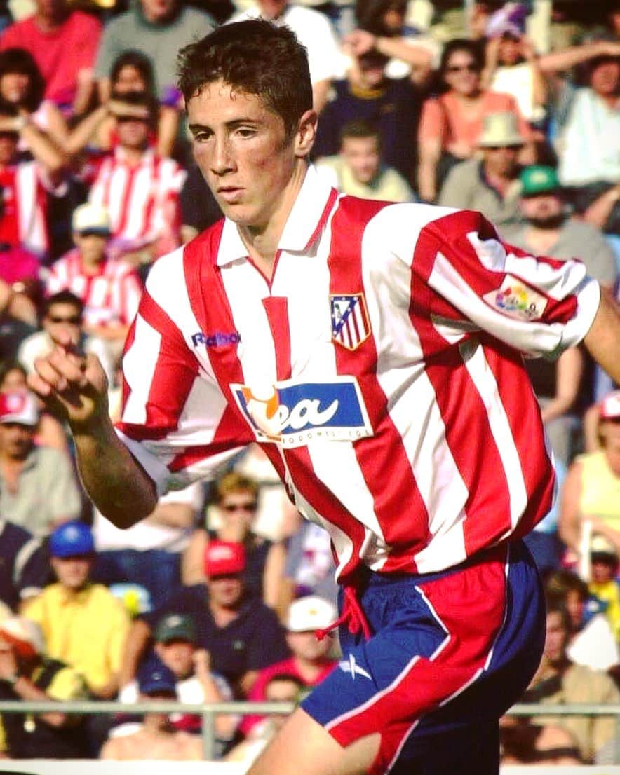 LFPさんのインスタグラム写真 - (LFPInstagram)「👶🏼❤️ EL NIÑO ❤️👶🏼 #OnThisDay, in 2001, a 17-year-old @fernandotorres made his first-team debut with @atleticodemadrid! • #Torres #Atleti #LaLiga #LaLigaSantander #OTD #TalDiaComoHoy」5月27日 19時21分 - laliga