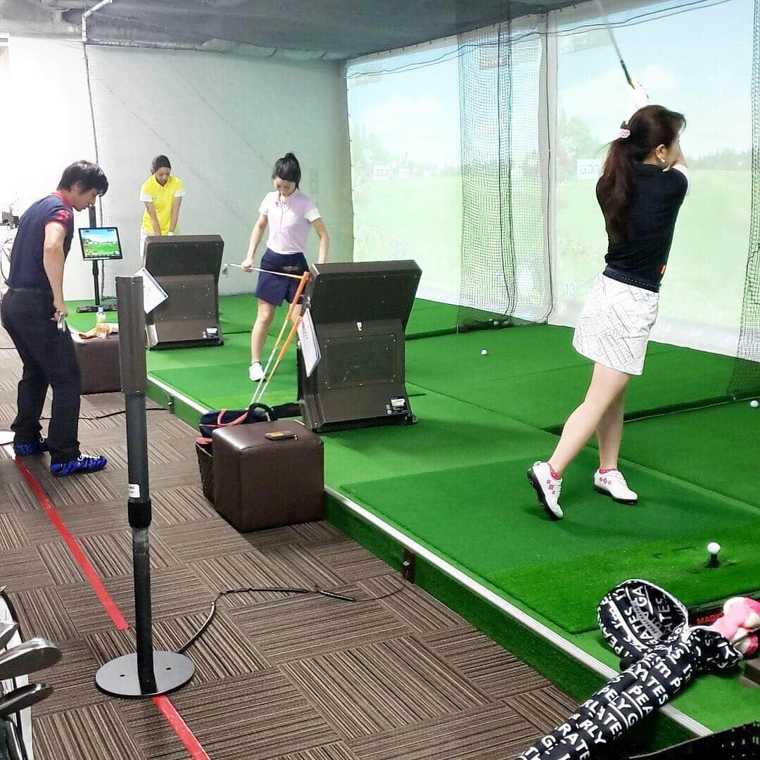 GINGERさんのインスタグラム写真 - (GINGERInstagram)「ゴルフチーム5期メンバー 第9回練習会⛳️ レッスンは最終章に！ 次回はいよいよゴルフ場でのコースレッスンです🏌️‍♀️ . #gingergolfteam #gingergolfteam5期生 #ルコックゴルフ #アコーディアゴルフ #7月コースデビュー #ゴルフ女子 #女子ゴルフ」5月27日 19時34分 - ginger_magazine