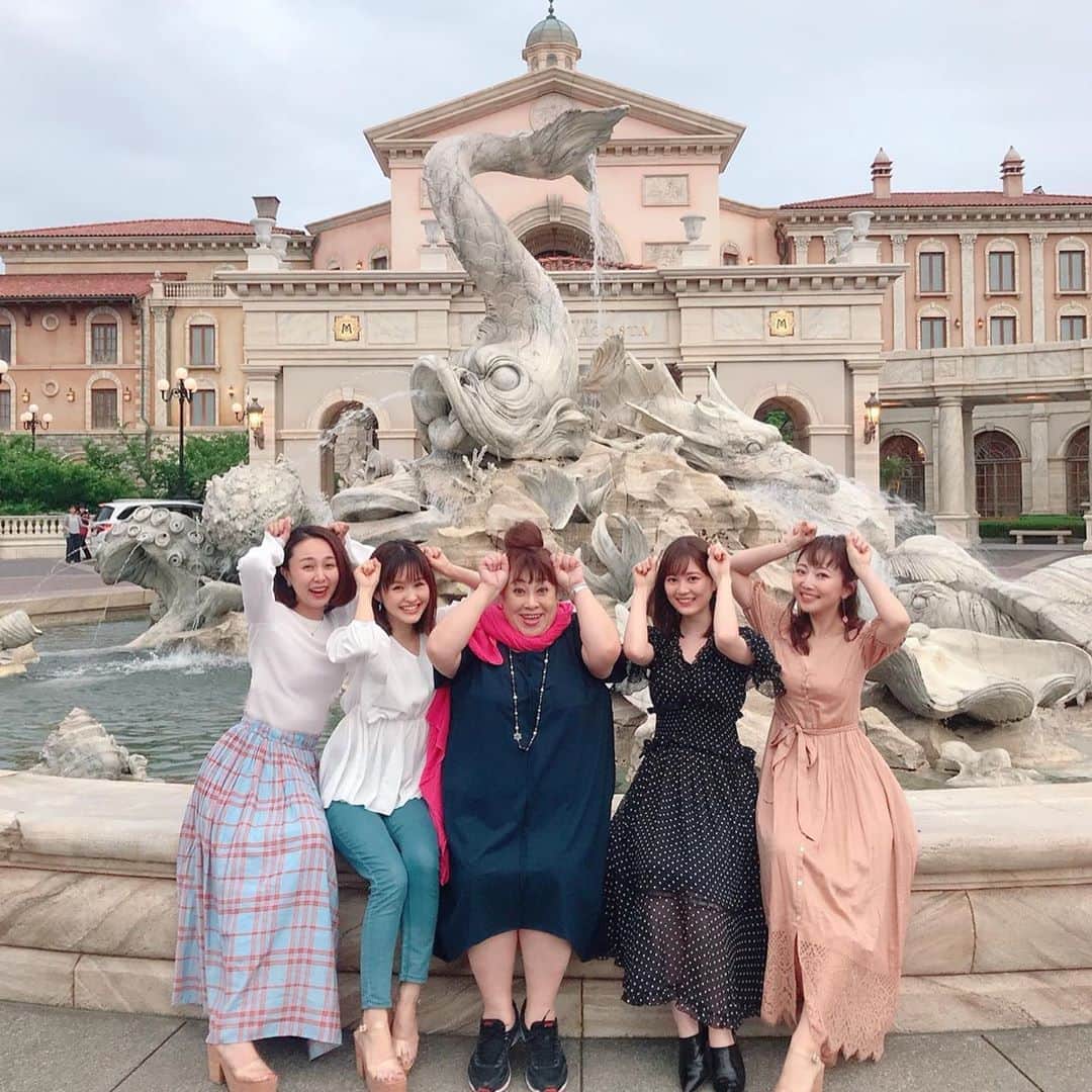 昆夏美のインスタグラム：「. 先日のミラコスタでのディナー🍽 とっても楽しかった♡ デザートがイースター仕様で萌え。(4枚目) 素敵な共演者の皆様とのレミゼも ついに明日で東京千秋楽。 明日もしっかりとこの作品を お届けします。 . #森公美子 さん #木南清香 ちゃん #華花 ちゃん #生田絵梨花 ちゃん」