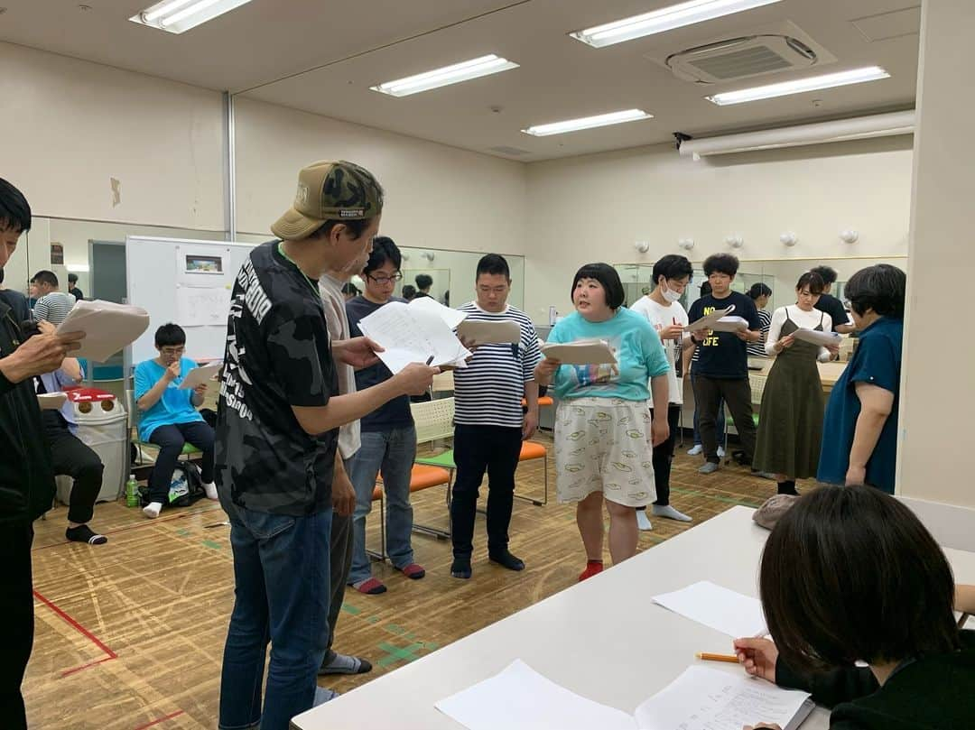 よしもと祇園花月さんのインスタグラム写真 - (よしもと祇園花月Instagram)「明日からの酒井藍座長の新喜劇の稽古でした🍉 どんなドタバタ劇になるのか？ ぜひ見に来てください😍  #酒井藍 #帯谷孝史 #中條健一 #安尾信乃助 #大島和久 #新名徹郎 #もじゃ吉田 #祐代朗功 #松元政唯 #野下敏規 #前田真希 #金原早苗 #木下鮎美 #新喜劇 #よしもと新喜劇 #吉本 #稽古 #モーニング娘 風 #集合写真 #かわいい #よしもと祇園花月 #祇園花月」5月27日 19時53分 - gionkagetsu