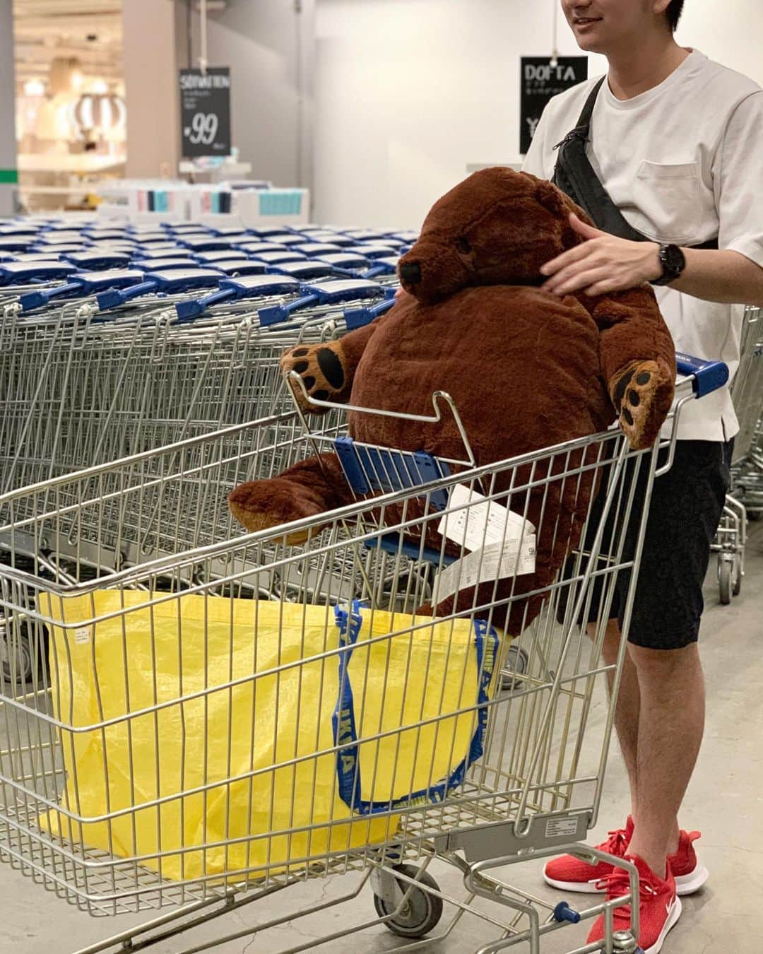 小林さりさんのインスタグラム写真 - (小林さりInstagram)「一人暮らしを始めた弟の買い出しにIKEA へ ༘* ・ ・ #IKEA #イケア #さりの服」5月27日 19時54分 - _____sari