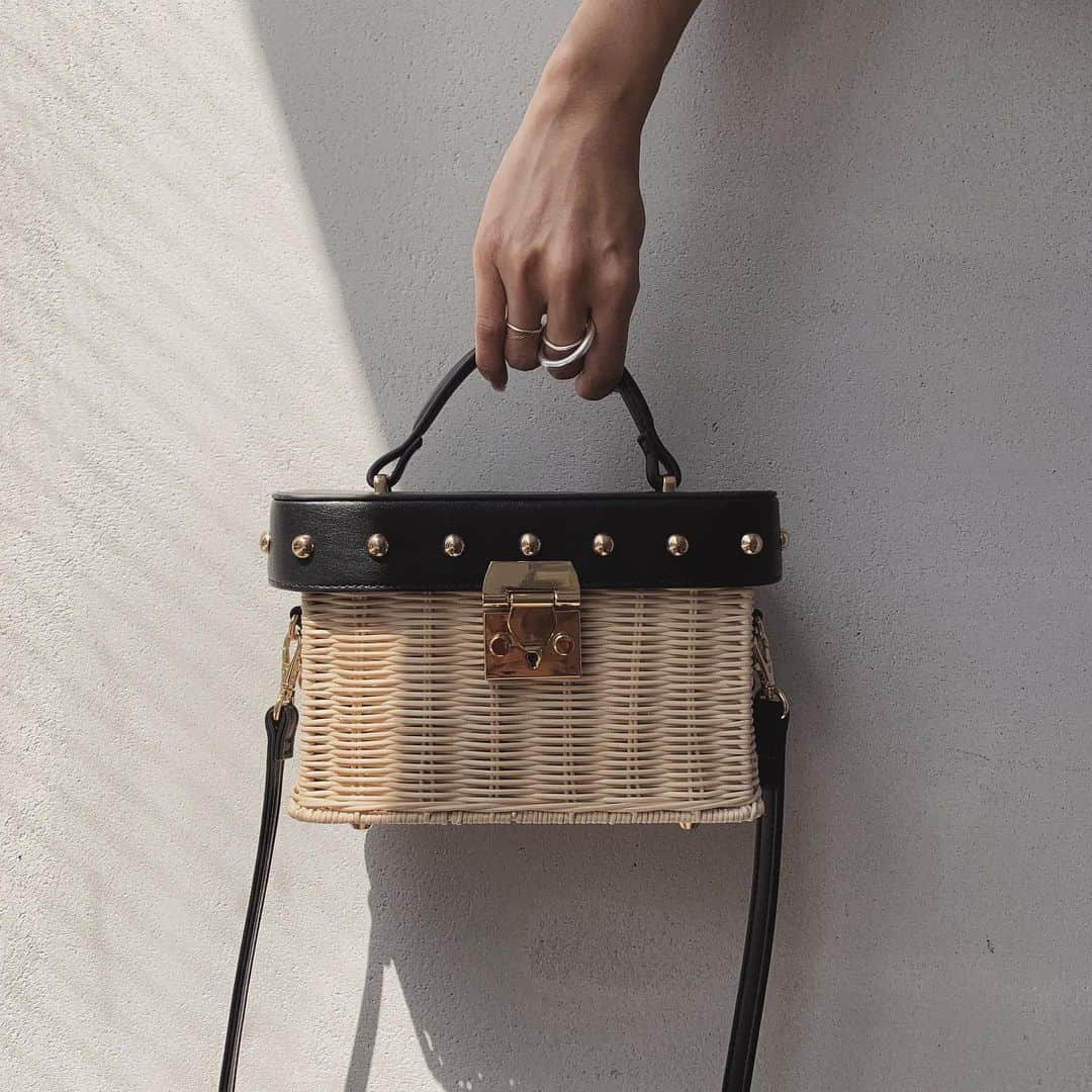 Ameri vintageさんのインスタグラム写真 - (Ameri vintageInstagram)「05.28(tue)12:00 MEDI RATTAN STUDS BAG will be released by online. . #ameri #amerivintage #shopping #fashion #japan #rattanbag」5月27日 19時51分 - amerivintage