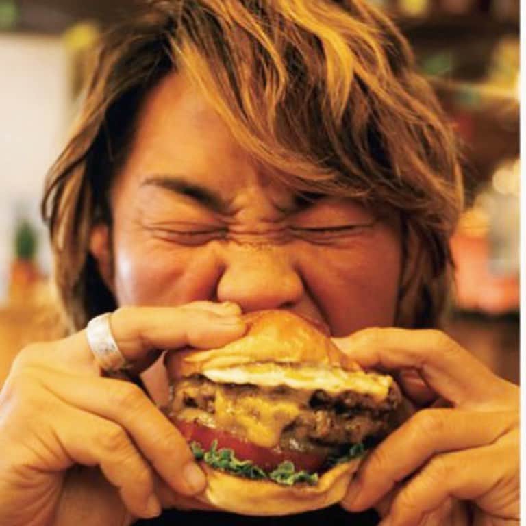 棚橋弘至さんのインスタグラム写真 - (棚橋弘至Instagram)「今こそ、バーガーが食べたいです🍔  #uomomagazine ※3枚目は息子が急に接写した二枚目w #目黒 #バーガーファクトリー #ダブルチーズバーガー」5月27日 20時11分 - hiroshi_tanahashi