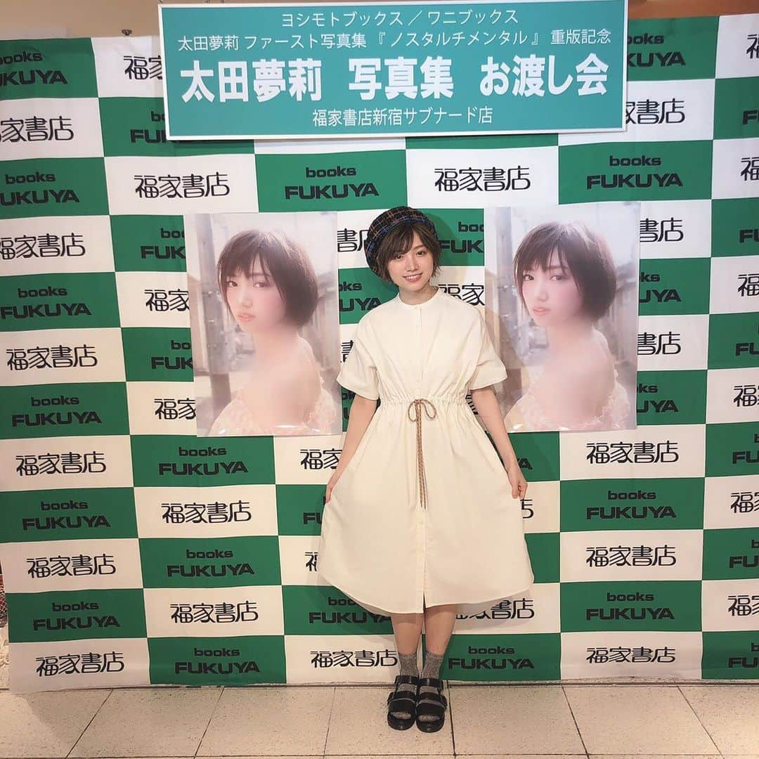 太田夢莉さんのインスタグラム写真 - (太田夢莉Instagram)「こんばんは★ 土曜日のお渡し会でいっぱい褒めていただいた衣装のブランド、発表しちゃいます！ チェックしてね✨  ワンピース、サンダル@merlotcamp  ピアス @rienda_official  ベレー帽 @ca4la_official  #ノスタルチメンタル ‪#太田夢莉 #NMB48  #ゆーりの #初めての #写真集 #見て #飾って #買って #遊ばんといて #重版出来 #記念 #お渡し会 #ベレーまる #で #お送りしました ☺︎ @yustagram12」5月27日 20時07分 - nostaltimental_official