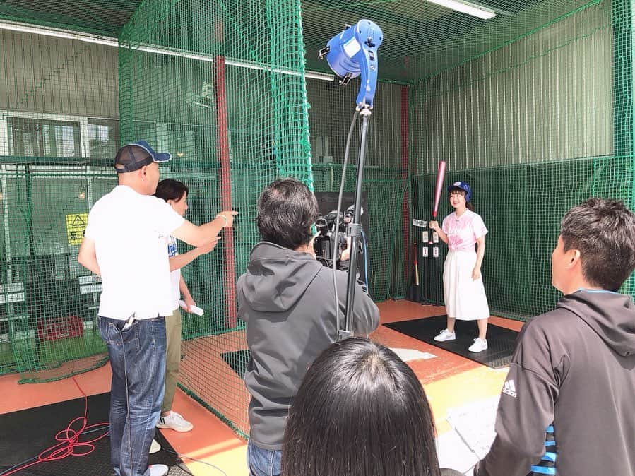 沢井里奈さんのインスタグラム写真 - (沢井里奈Instagram)「♡ . 本日ドラ・ナビ 放送でした⚾️✨ 見て下さった方ありがとうございました☺️💓💓 . 今回はバッティングららら緑店からお届け🌟 ゲストは小田幸平さんです🌹🌸 . 福谷投手、阿知羅投手、 加藤選手にインタビュー🎤💕💕 . そして私は小田さんに初心者代表として バッティングを教えて頂きました🥺❤️ . ぜひご覧下さい👒🌼💕💕 . #dragons #dranavi #dranavicat #starcat #nagoya #baseball #mercuryduo #ootd #coordinate #fashion #instafashion #instagood #instagramjapan #japanesegirl #girls #中日ドラゴンズ #ドラゴンズ #中日 #小田幸平 さん #バッティングららら緑店 #バッティングららら #バッティングセンター #バッティング #キャットチャンネル #スターキャット #さわー野球 #沢井里奈」5月27日 20時10分 - sawairina