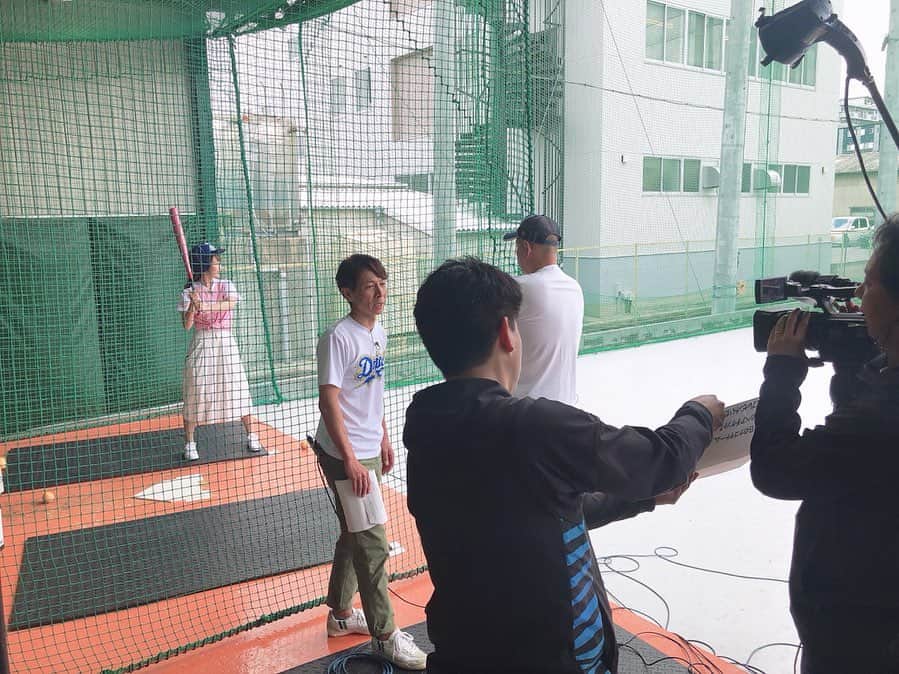 沢井里奈さんのインスタグラム写真 - (沢井里奈Instagram)「♡ . 本日ドラ・ナビ 放送でした⚾️✨ 見て下さった方ありがとうございました☺️💓💓 . 今回はバッティングららら緑店からお届け🌟 ゲストは小田幸平さんです🌹🌸 . 福谷投手、阿知羅投手、 加藤選手にインタビュー🎤💕💕 . そして私は小田さんに初心者代表として バッティングを教えて頂きました🥺❤️ . ぜひご覧下さい👒🌼💕💕 . #dragons #dranavi #dranavicat #starcat #nagoya #baseball #mercuryduo #ootd #coordinate #fashion #instafashion #instagood #instagramjapan #japanesegirl #girls #中日ドラゴンズ #ドラゴンズ #中日 #小田幸平 さん #バッティングららら緑店 #バッティングららら #バッティングセンター #バッティング #キャットチャンネル #スターキャット #さわー野球 #沢井里奈」5月27日 20時10分 - sawairina