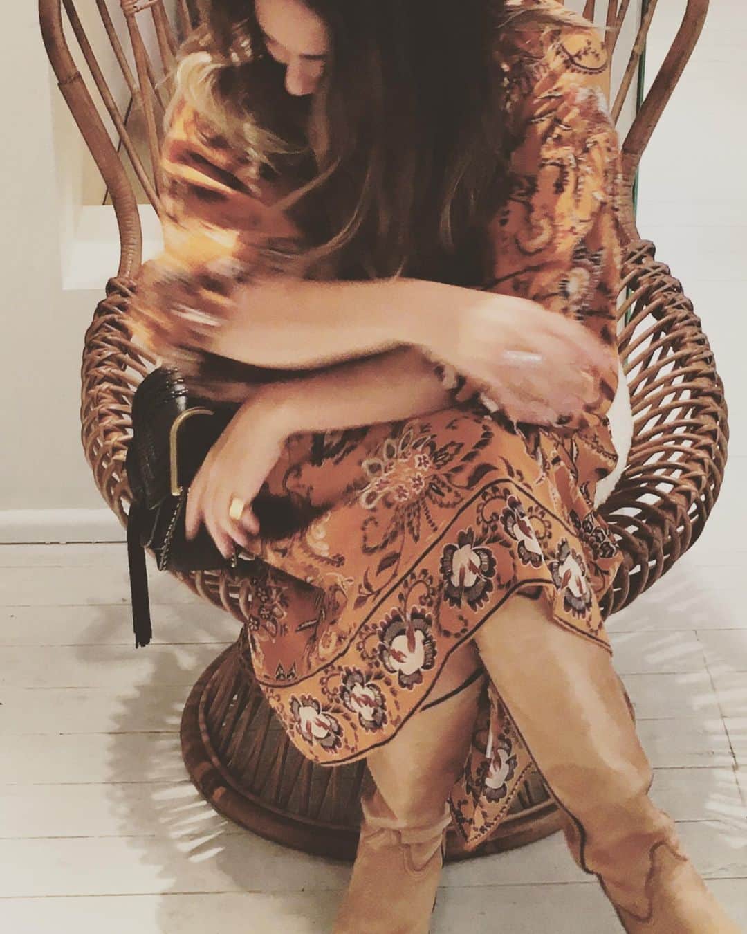 のインスタグラム：「SAFARI FLORAL🐆🌸 This favourite dress of the season is almost sold out. More are on order to arrive soon but not many. Pre-order for stock arriving mid-June. TAP to see more 💫 . . . #cocoribbon #bohemeluxe #luxe #luxefabric #silk #timeless #prints #chinoiserie #chinois #fashion #caramel #safari #dress #shop #love #instastyle #london #sydney #ruffles #florals #embellishment #colourcrush #colour #welltravelled #chic #fave #limitededition」
