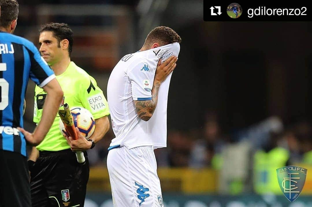 エンポリFCさんのインスタグラム写真 - (エンポリFCInstagram)「#Repost @gdilorenzo2 (@get_repost) ・・・ Abbiamo lottato con le unghie e con i denti fino all’ultimo secondo, ma purtroppo non è andata come speravamo. Orgoglioso di far parte di questo gruppo e di quello che siamo riusciti a fare. Grazie alla città di Empoli e a tutti i tifosi per averci sostenuto fino alla fine💙 Non doveva finire così! #forzaempoli」5月27日 20時19分 - empoli_fc_official