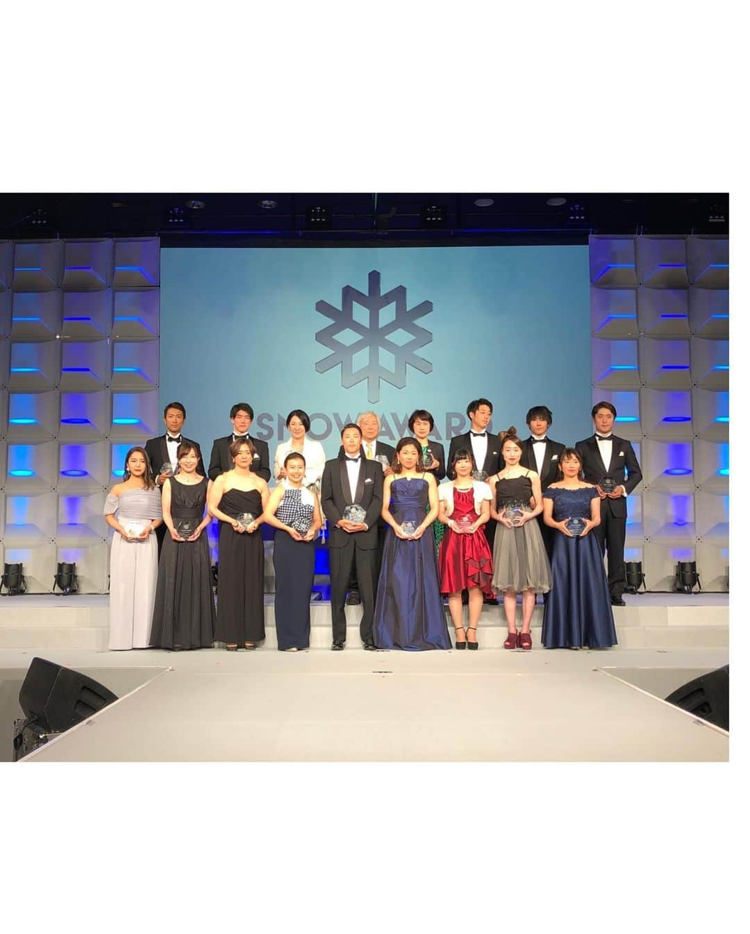 岩渕麗楽さんのインスタグラム写真 - (岩渕麗楽Instagram)「昨夜はSNOW AWARDでした。今年も優秀選手賞を受賞することが出来て嬉しいです😊 いつも応援ありがとうございます！ . . . . #rockstarenergy #GLAY#burton#golfpartner #oakley #ogio#日本スキー場開発 #MK#GALLIUM#日ピス#snowaward」5月27日 20時26分 - leila_iwabuchi