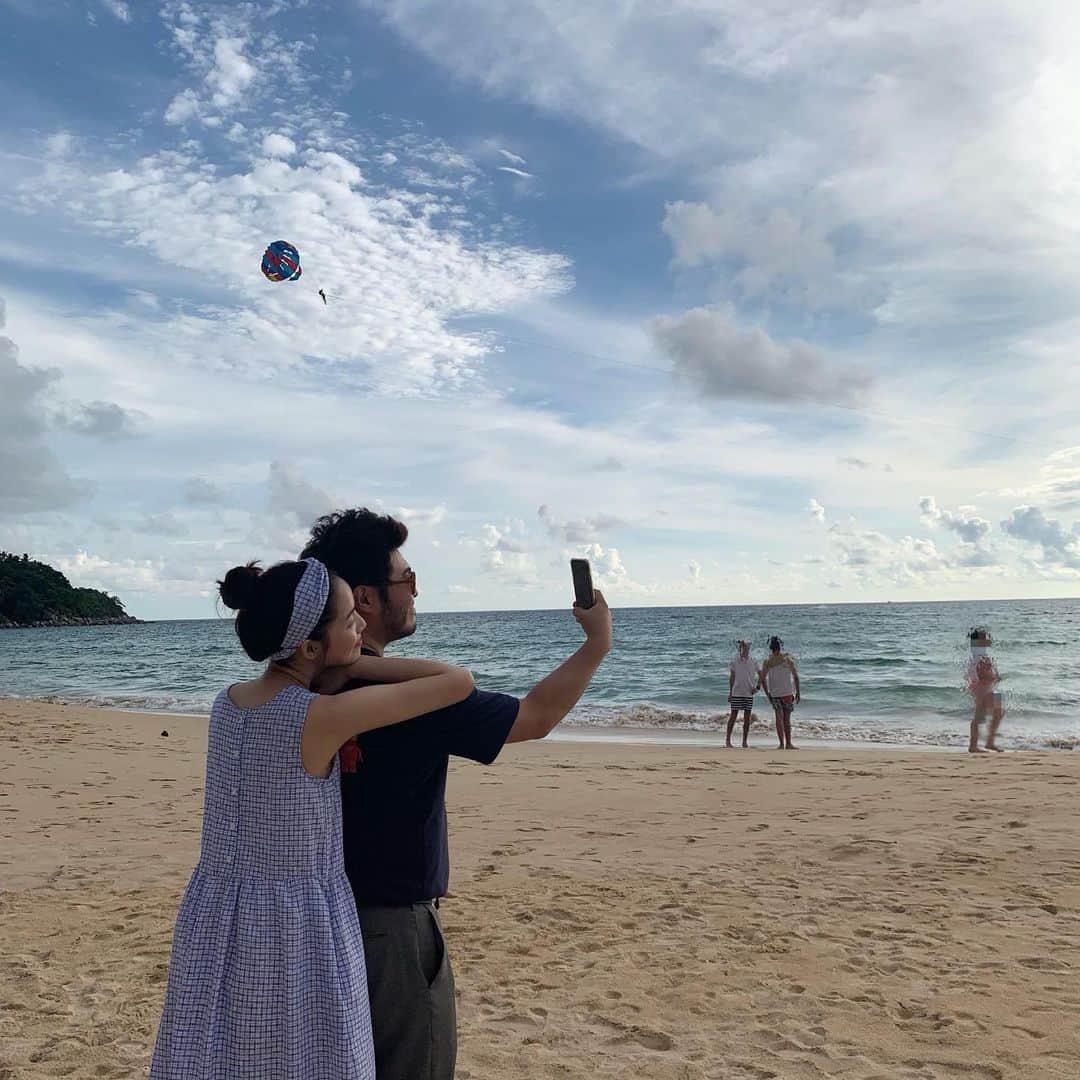 キム・ギバンのインスタグラム：「. 말이 필요없네.. 예쁜 추억 하나 더 추가요~~💚🏖 . #희바라기방  #완벽한하루 #반다나할때도너무예쁜희바리」