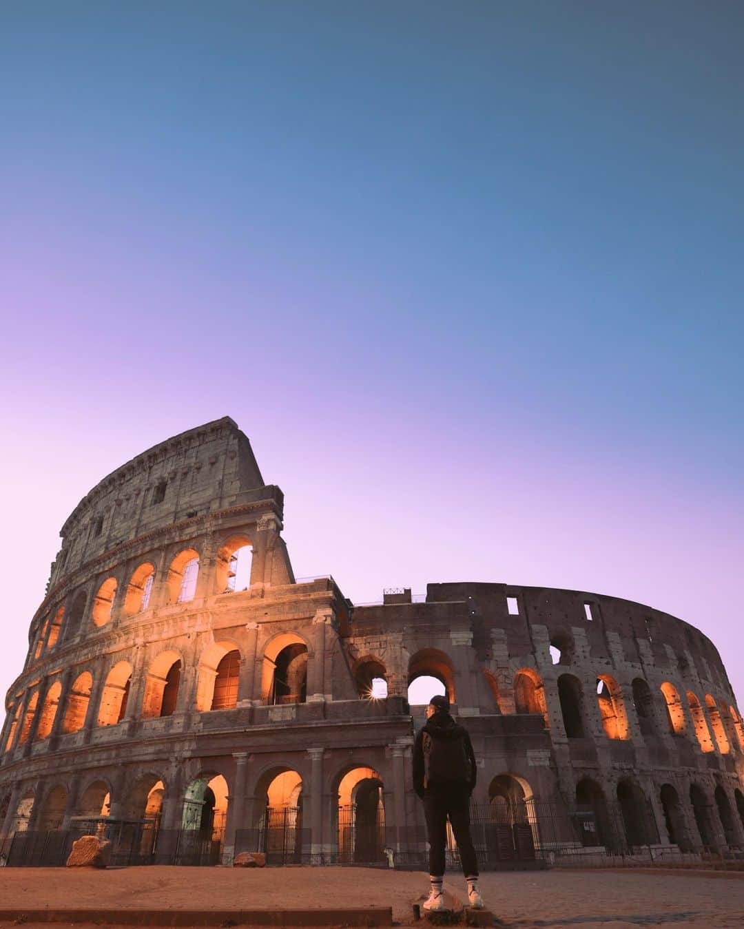 s ᴇ  ɴ ᴋ ᴄのインスタグラム：「My first dawn in Rome #seanalogue」