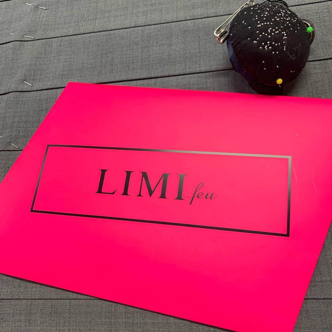 山本里美のインスタグラム：「今週金曜日です🖤 表参道ヒルズでお待ちしてます🖤 #limifeu #show #invitation #nars #shima #panasonic」