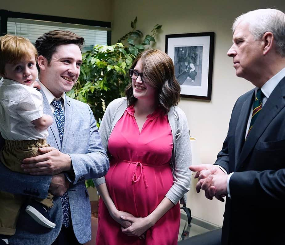 ロイヤル・ファミリーさんのインスタグラム写真 - (ロイヤル・ファミリーInstagram)「The Duke of York’s #RoyalVisitCanada continued over the weekend 🇨🇦 His Royal Highness, Patron of @sickkidsvs, met patients and their families, including Sebastian, who had heart surgery before he was born in a world-first procedure.  His Royal Highness visited the hospital in Toronto to learn more about their clinical, research and education initiatives.  Follow #RoyalVisitCanada on @hrhthedukeofyork.」5月27日 20時46分 - theroyalfamily