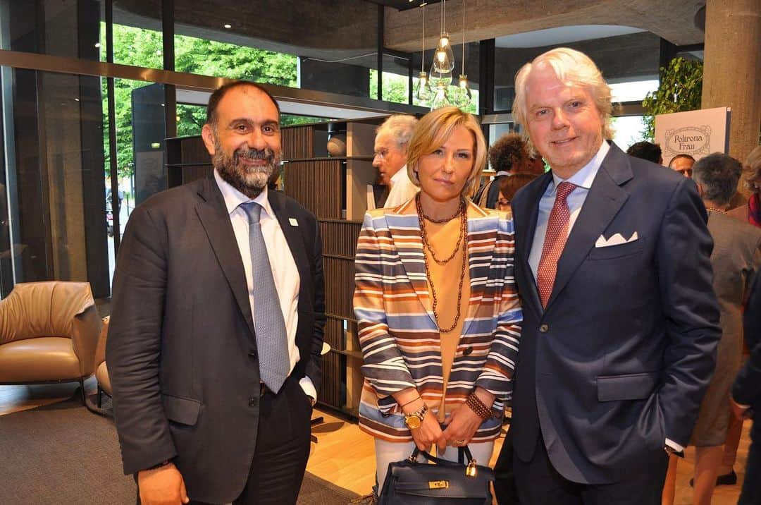 Poltrona Frauさんのインスタグラム写真 - (Poltrona FrauInstagram)「On Wednesday, May 22, we celebrated the opening of the new Poltrona Frau Monobrand Store in Turin with a live performance of artisanal craftsmanship. Check out the images of the event! – #PoltronaFrau #RenzoFrau #ItalianDesign #Torino #PFconnectingexperiences」5月27日 20時41分 - poltronafrauofficial