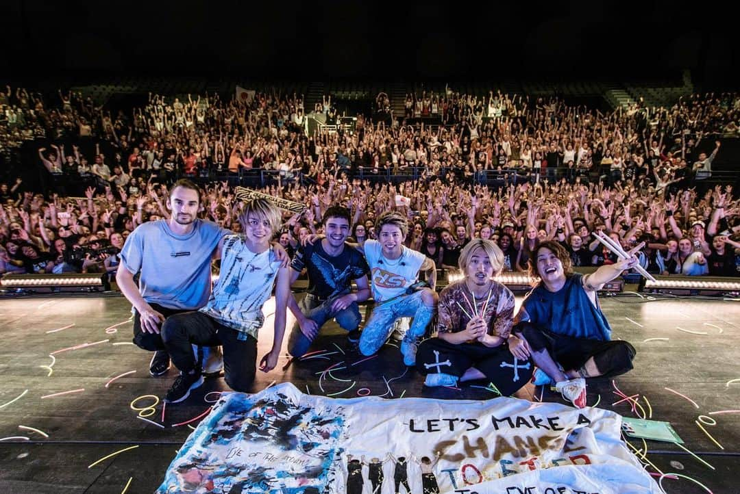 Tomoyaさんのインスタグラム写真 - (TomoyaInstagram)「Tour is over... Thank you for supporting us!! I’m so happy when you guys are happy ☺️✨ See you soon definitely 🌈  @jamiecarterfilms 📸  @danjlancaster ✨ @anterosofficial ✨  ヨーロッパツアー終わり！ 少し体を休めて、また前に進みます！！😎 #paris」5月27日 20時47分 - tomo_10969