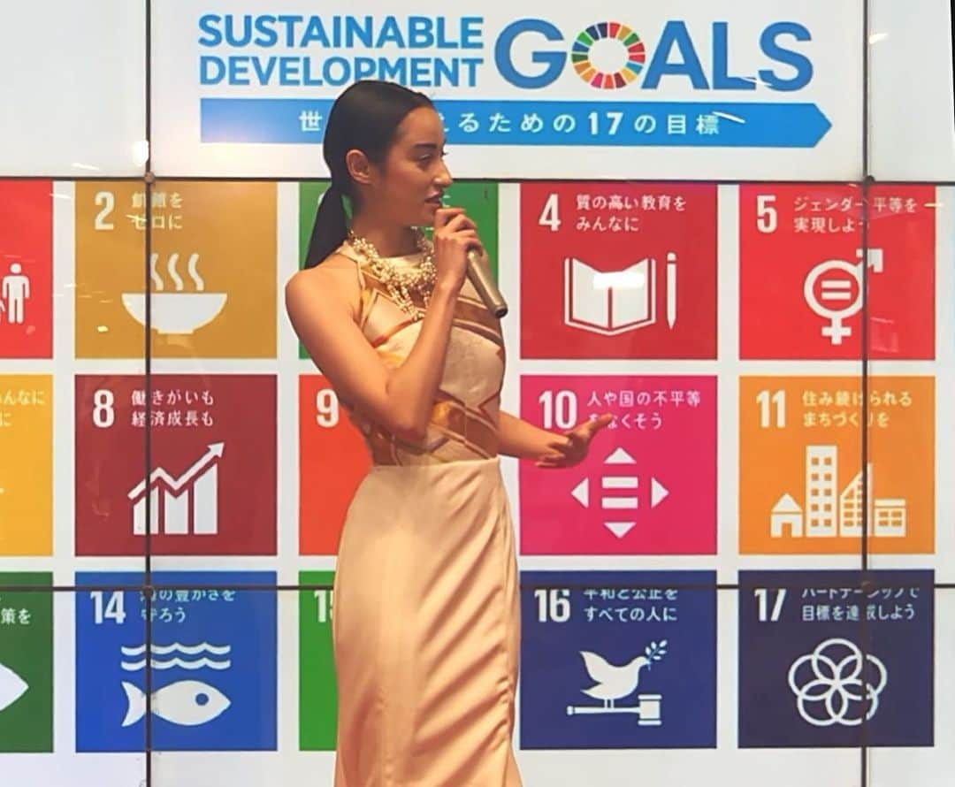 国木田彩良さんのインスタグラム写真 - (国木田彩良Instagram)「@theglobalgoals @sdgaction @unitednations @unicef Before fighting for our rights as women or human being let’s think together about how we treat our home, the planet. Everything is related. Not only in a economical way but also in a spiritual way. It starts with respect 🌏」5月27日 20時59分 - saiknd