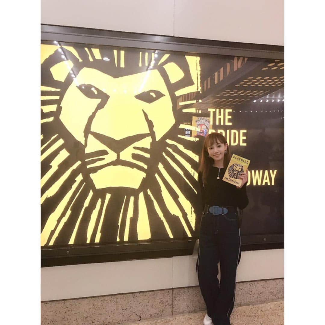 咲妃みゆのインスタグラム：「「ライオン・キング」🦁✨ . このミュージカルとの出逢いがエンターテイメントの世界に憧れを抱く最大のきっかけでした☺️ . 幼い頃、ヤング・ナラの真似をしてずっと遊んでたなぁ〜。沢山の幸せな記憶が蘇ってきて、冒頭から号泣してしまいました😭💕 . 私にとって不動のNo.１です…👑✨ . #ライオンキング #ブロードウェイ #ミュージカル . . "The Lion King" 🦁✨ .  Meeting with this musical was the biggest opportunity to have a yearning in the world of entertainment☺️ .  When I was young, I used to imitate Young Nara and played for a long time. A lot of happy memories came back, and I cried from the beginning😭💕 .  It's the fixed No.１ for me …👑✨ .  #TheLionKing  #Broadway  #musical」