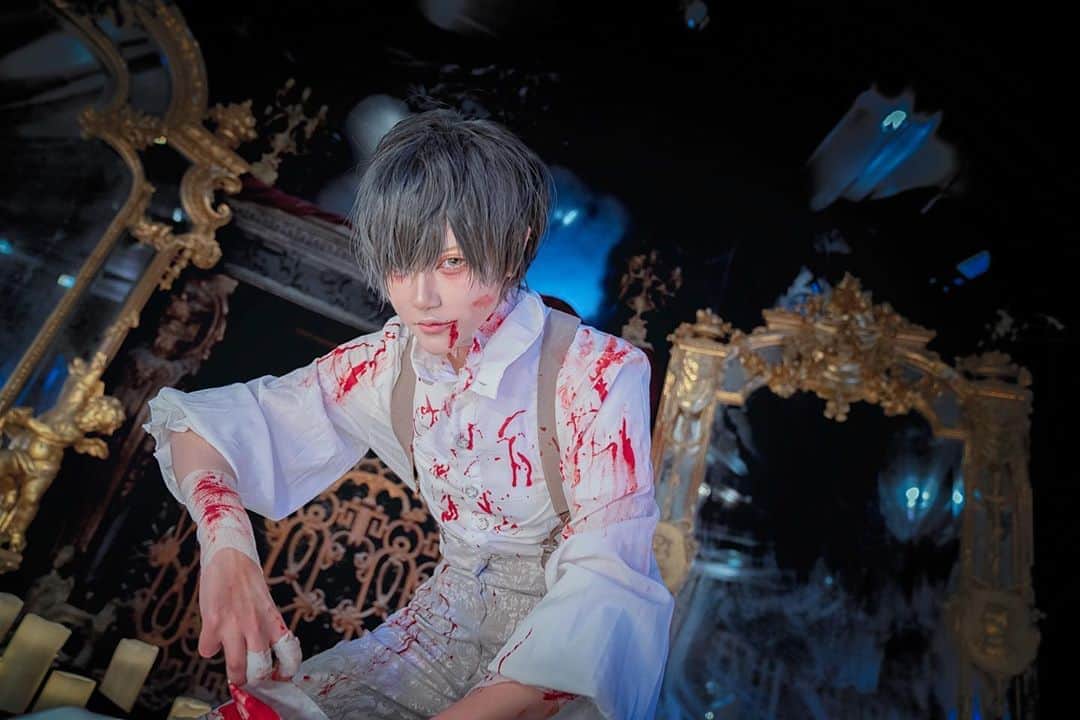赤羽律のインスタグラム：「【・MasSaCRE・】 . . P＊ KYANCHAN . #cosplay #originalcosplay #オリジナル創作 #コスプレ #創作 #虐殺 #貴族 #SM #コスプレイヤー #男装女子 #crossplay #wig #gay #BL #病み #久しぶりの投稿 #cosplayer #slaughter #massacre #中世」