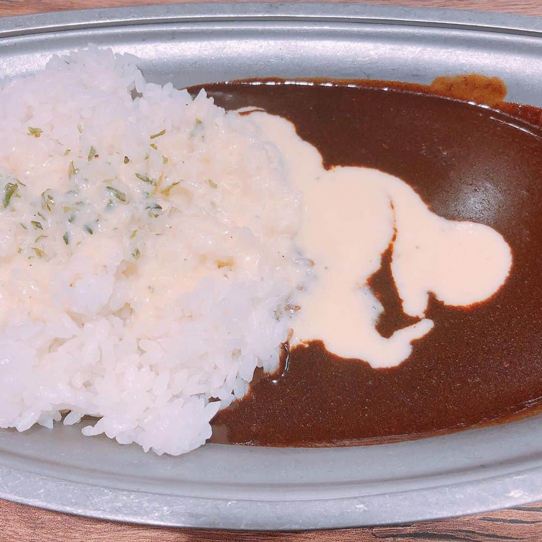 真奈さんのインスタグラム写真 - (真奈Instagram)「今日は黒カレー。  黒カレーは 濃くて美味しいよねぇ🍛 . #黒カレー #カレーの伝導師」5月27日 21時11分 - manatmnt0116