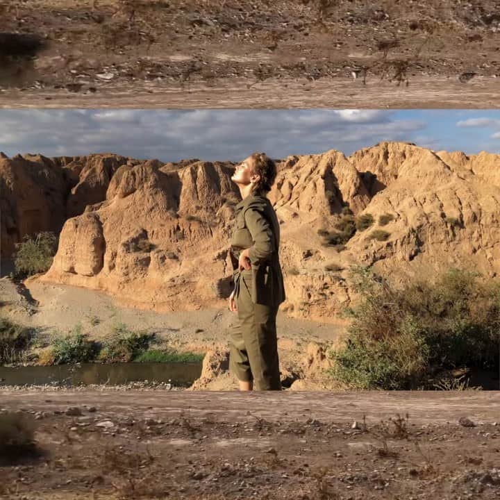ベンシモンのインスタグラム：「INSPIRATION SURPLUS Le vestiaire militaire prend une autre allure ! Serge Bensimon imagine ses collections comme « des tenues de combat pour affronter la vie ». Et pourtant, pas de garde-à-vous mais une garde-robe accessible, du sur-mesure pour le quotidien proposé, dès 1986. > Toujours inspirée par le surplus, notre collection été 2019 met en avant des pièces intemporelles nées du vestiaire militaire, pas de doute l’esprit Bensimon perdure 40 ans plus tard ! 🇬🇧 The military garment took another look! Serge Bensimon designs his collections as « Combat suits to face life». And yet, an accessible wardrobe, a tailor- made offer for everyday proposed, since 1986. > Always inspired by the surplus, our Summer collection puts timeless pieces in the spotlight born from the military garment. No doubt the Bensimon spirit is still there! #bensimon #surplus #PE19」