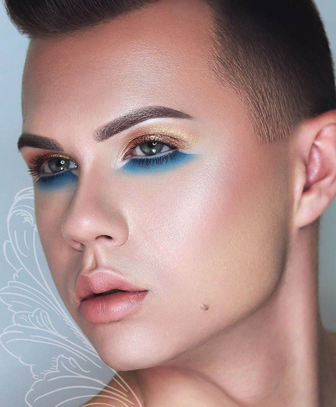 Makeup Addiction Cosmeticsさんのインスタグラム写真 - (Makeup Addiction CosmeticsInstagram)「Rocaille 💡 @Atila.jonas used our Holy glow vol 2. Yes our highlighter palettes work great as eyeshadows too! 😍😍😍 #makeupaddiction #makeupaddictioncosmetics #holyglowvol2 #highlighterpalette #wakeupandmakeup #creative #glowingskin #wakeupandmakeup」5月27日 21時16分 - makeupaddictioncosmetics