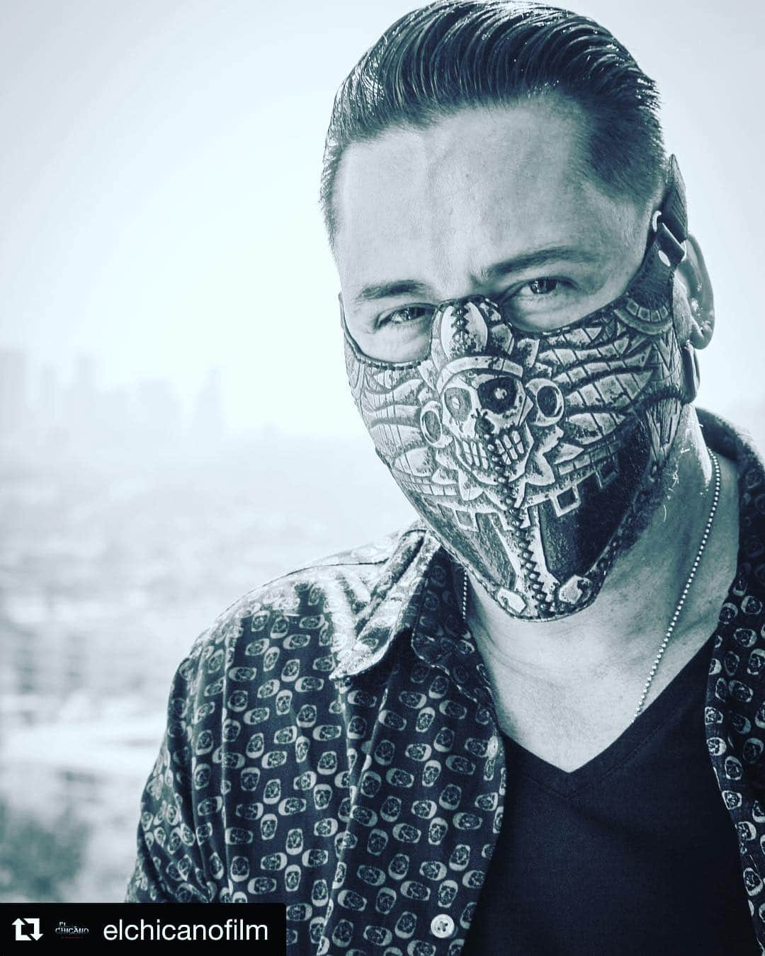 ジョー・カーナハンさんのインスタグラム写真 - (ジョー・カーナハンInstagram)「Behind the mask of #ElChicano are real stories that we are all a part of.  Our streets.  Our fight.  Our hero.  Thank you to director Ben Hernandez Bray @boxerbray10 for turning his story into an on screen adventure.  See the film inspired by his life in theaters now.  Click the link in the description box to get tickets.  @elchicanofilm  @boxerbray10  @raulcastillo  @georgelopez  @castanedawong  @katedelcastillo  @aimeegarcia4realz  @thearmidalopez  @jp_cantillo  @mrcriminal  @emiliorivera48  @actornoelg  @marleneforte  @marco_accion_morales  @tomortenberg  @giannialto  @bcward01  @da_bray  @keenen_bray  @vanessabray7  @jaynamansbridge  @mellrooney  @mitchlee  @madvandal  @sallopez9967  @dan_rizzuto  @sloyerstunts  @frankgrillo1  @njmanzanares  @rociokissling @rampage4real」5月4日 6時24分 - carnojoe