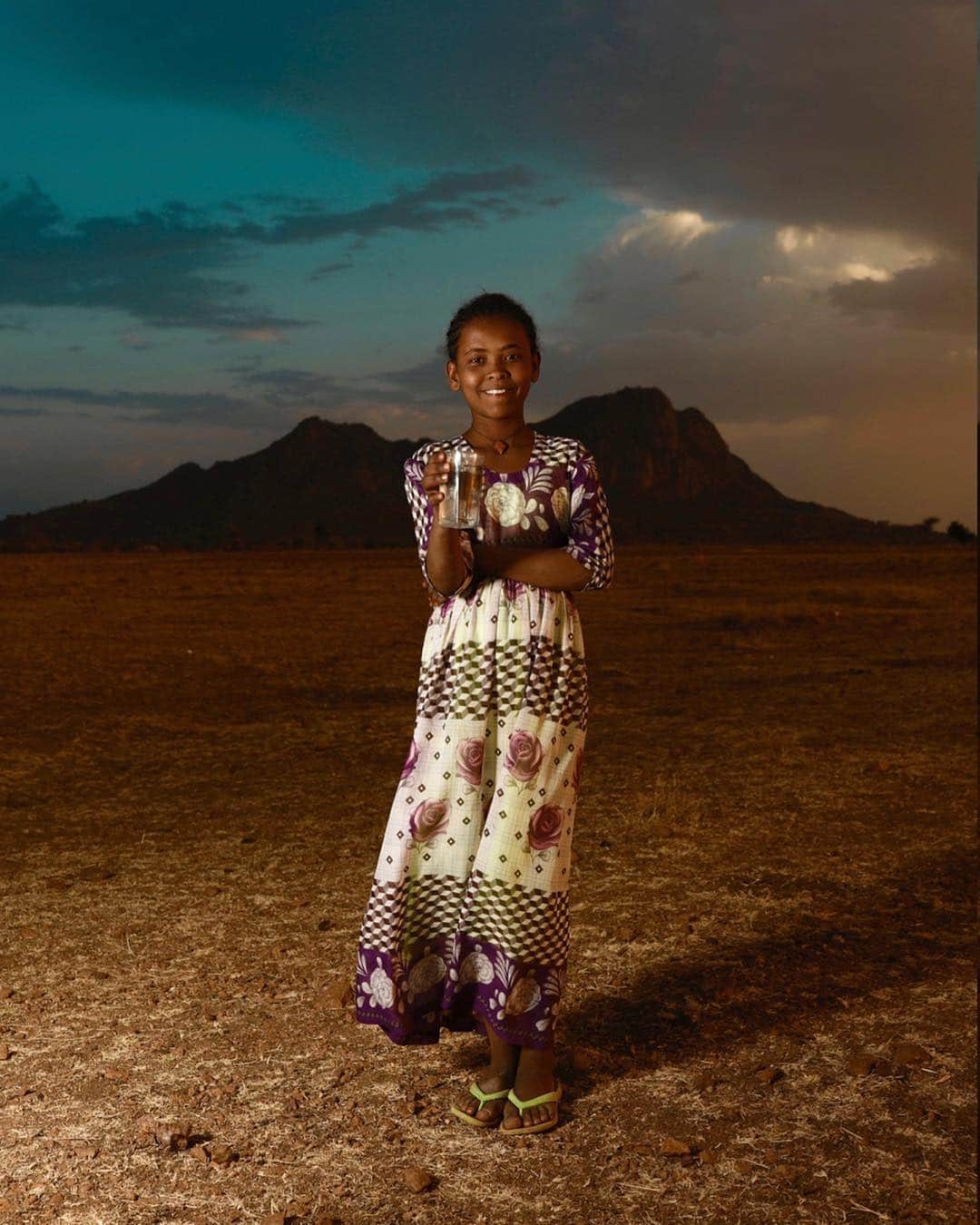 Cubby Grahamのインスタグラム：「Tonight’s sunset in Adi Etot was unforgettable. And so has been our trip! Back in 2016, our team spent three weeks in this community meeting families and capturing 400+ stories. Later that year they received a @charitywater funded project. This week we’re back to visit and hear about the impact it’s made on their lives. ⠀ I can’t wait to share more but for now, it’s time to charge up, backup and rest up. Goodnight y’all! ⠀ #charitywaterethiopia」