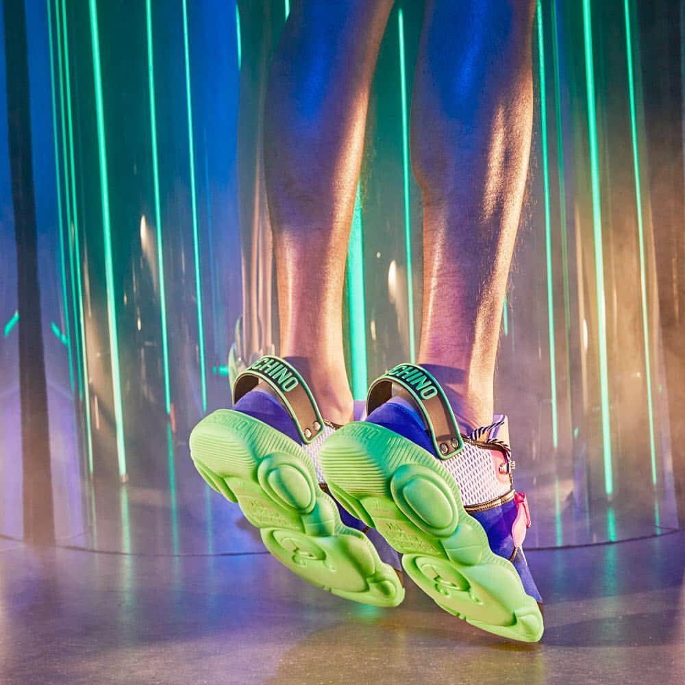 Moschinoさんのインスタグラム写真 - (MoschinoInstagram)「A neon twist for the iconic Teddy Shoes sneakers. Available on Moschino.com and at Moschino’s main boutiques #moschinoteddyshoes #moschinoshoes #moschino @itsjeremyscott photo @marcus_mam」5月4日 6時20分 - moschino