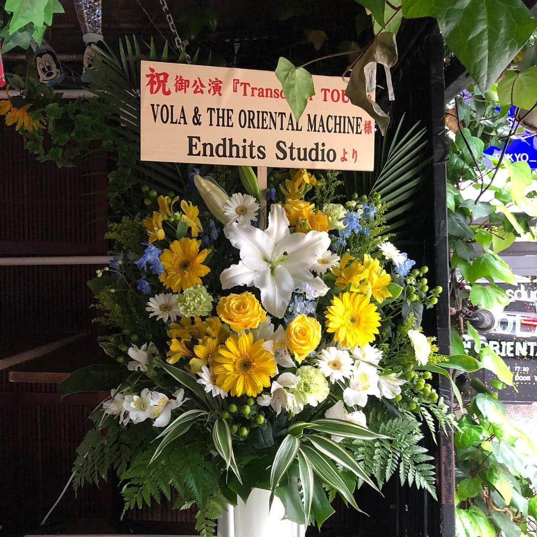 アヒト・イナザワさんのインスタグラム写真 - (アヒト・イナザワInstagram)「いつもお誘いいただく渋谷La.mamaのスタッフの皆様、 今回アルバム「Transducer」を録っていただいたEndhits Studioさんからはお花を！！ 本当にありがとうございました！ #渋谷lamama  #endhitsstudio」5月4日 4時51分 - volafc_official