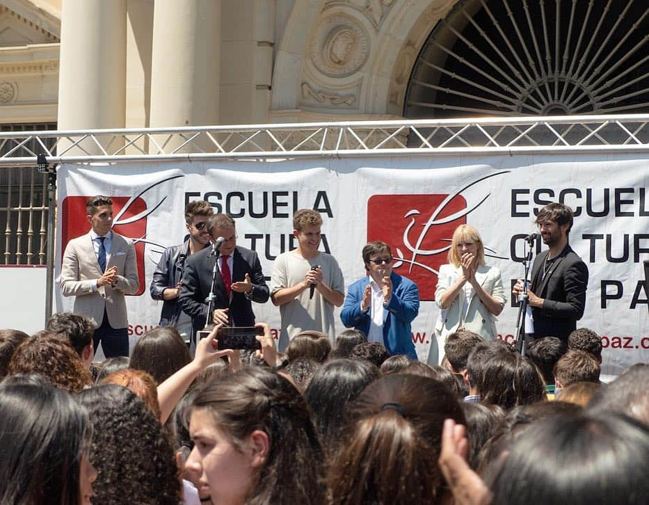 マルク・バルトラさんのインスタグラム写真 - (マルク・バルトラInstagram)「Un honor recibir el premio Paloma de Plata otorgado por la Escuela Cultura de Paz en la Universidad de Sevilla. Orgulloso de formar parte de esta jornada especial que reúne tantos valores e inspira a los más jóvenes para que crezcan con ellos y sobretodo lo más importante, para que cada día sean mejores personas y luchen por sus sueños y ambiciones. #EscuelaCulturaDePaz #PalomaDePlata」5月4日 4時55分 - marcbartra