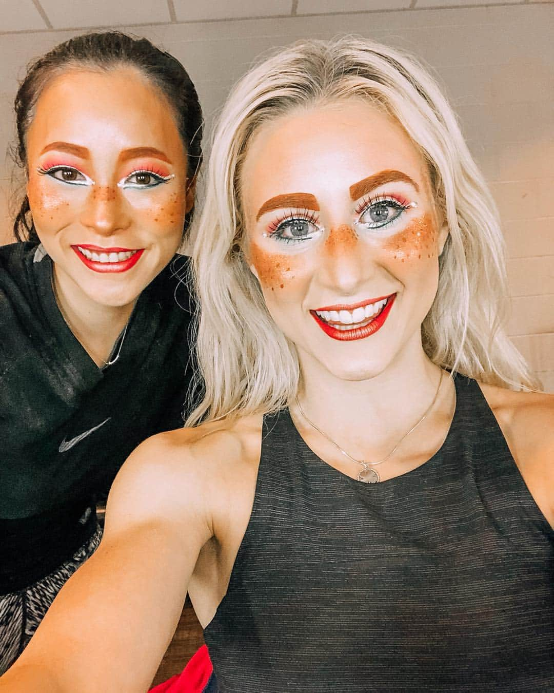 アシュリー・ケインさんのインスタグラム写真 - (アシュリー・ケインInstagram)「Makeup for Crystal @cirquedusoleil ❄️Thank you to @lisa_mochizuki515 for sitting down for 2 hours and teaching me how to do this!✌🏻」5月4日 5時04分 - icegirlash