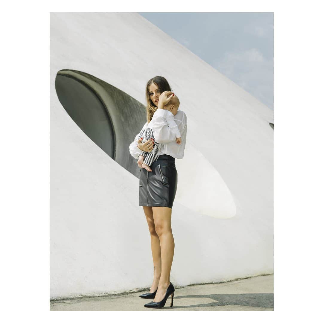Schutzのインスタグラム：「🖤✨ @shantal . #schutzmomyourway」