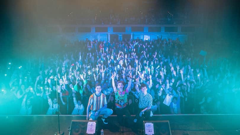 ジョニー・オーランドさんのインスタグラム写真 - (ジョニー・オーランドInstagram)「TORONTO🇨🇦 my biggest headline show yet. your energy last night was insane. thank you for the hometown love & for turning up w me. i’ll remember this night forever🖤 #teenagefevertour」5月4日 5時19分 - johnnyorlando