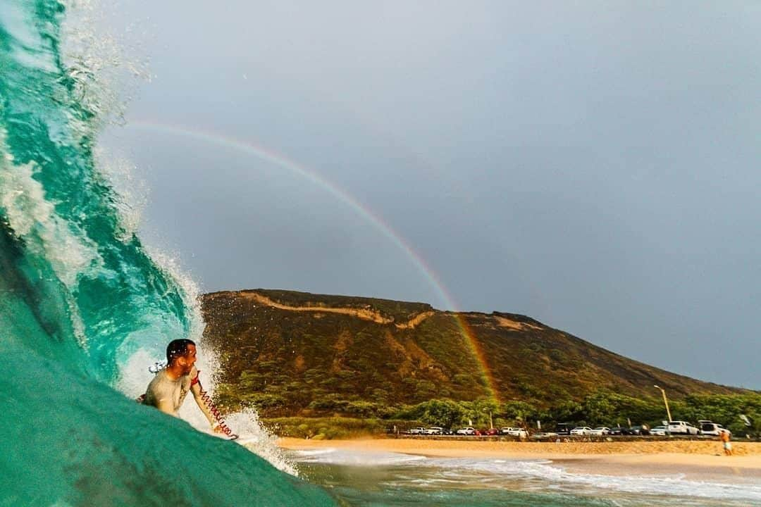 ハワイアン航空さんのインスタグラム写真 - (ハワイアン航空Instagram)「Catching waves 🌊 and rainbows 🌈 on this #AlohaFriday 📷 @nightfury_808 ⠀⠀⠀⠀⠀⠀⠀⠀⠀ . . . #ExploreHawaii #GlimpseofHawaii #NakedHawaii #HawaiiUnchained #AlohaOutdoors #LetHawaiiHappen #Hawaii」5月4日 5時30分 - hawaiianairlines